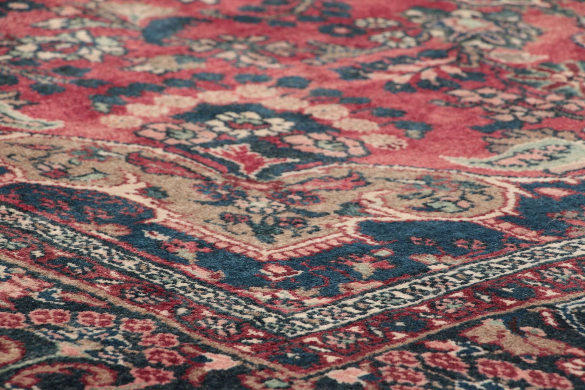 Hamadan Persian Rug — hand-knotted, 212 × 312 cm