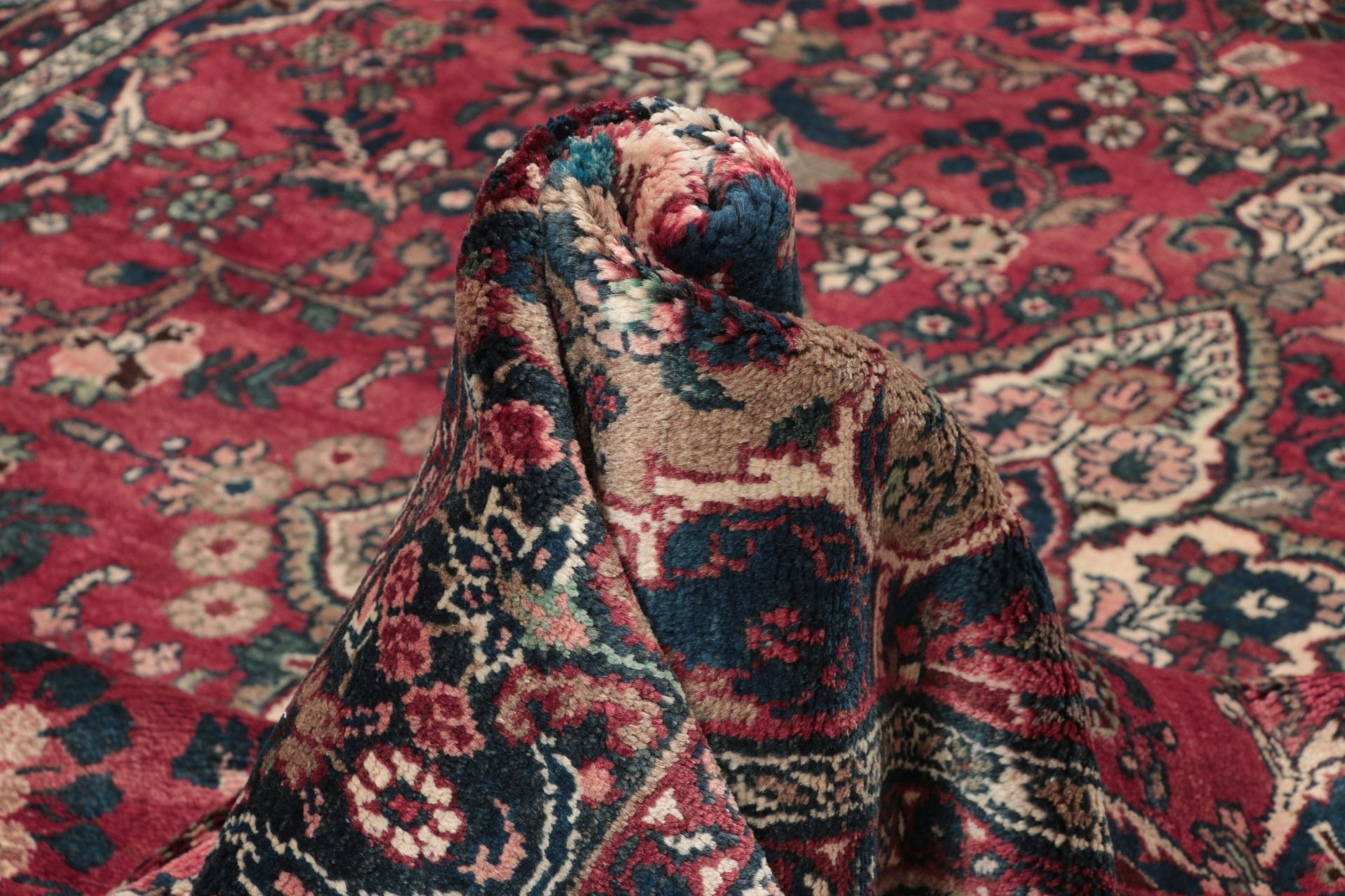 Hamadan Persian Rug — hand-knotted, 212 × 312 cm