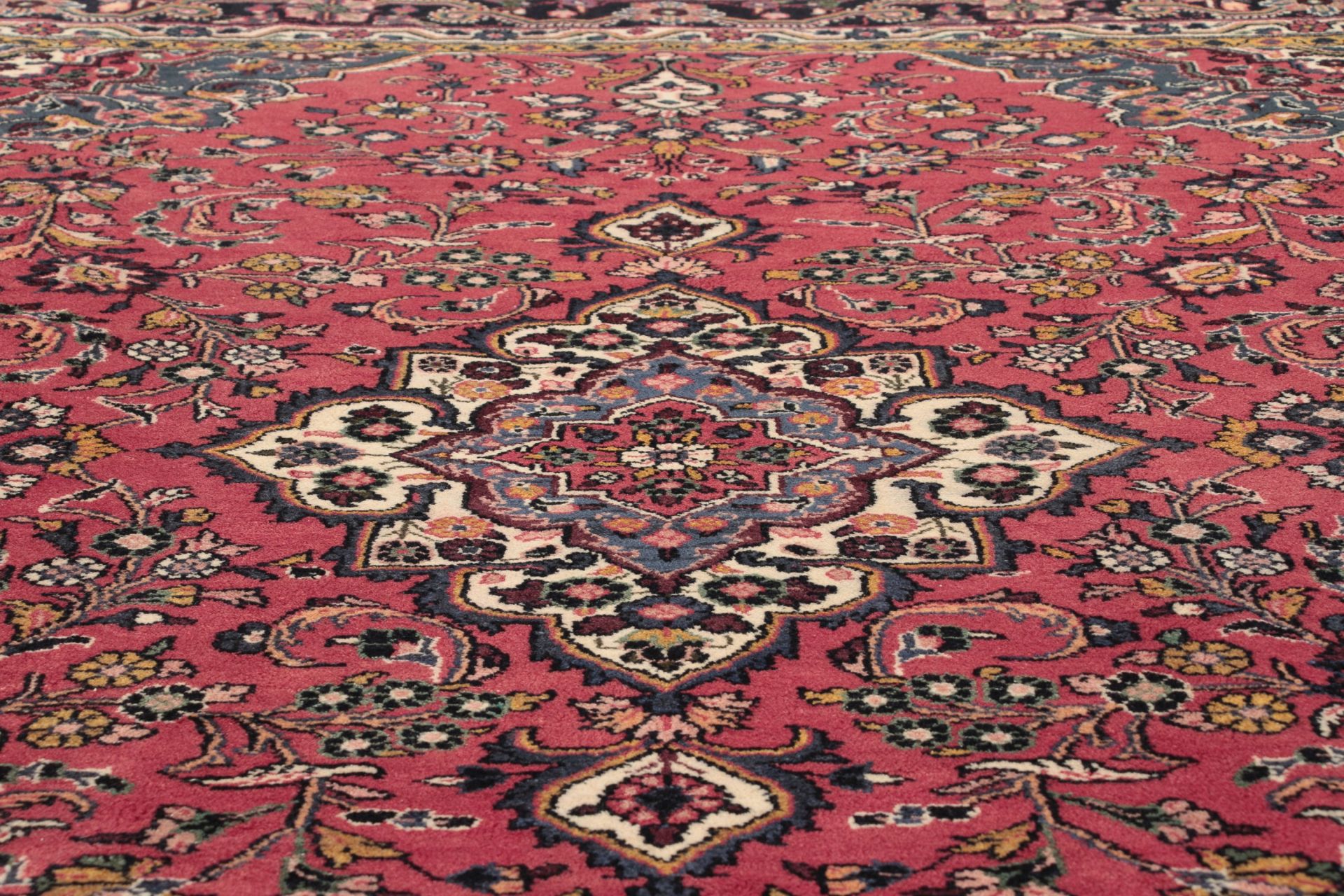 Hamadan Persian Rug 223 × 310 cm, hand-knotted