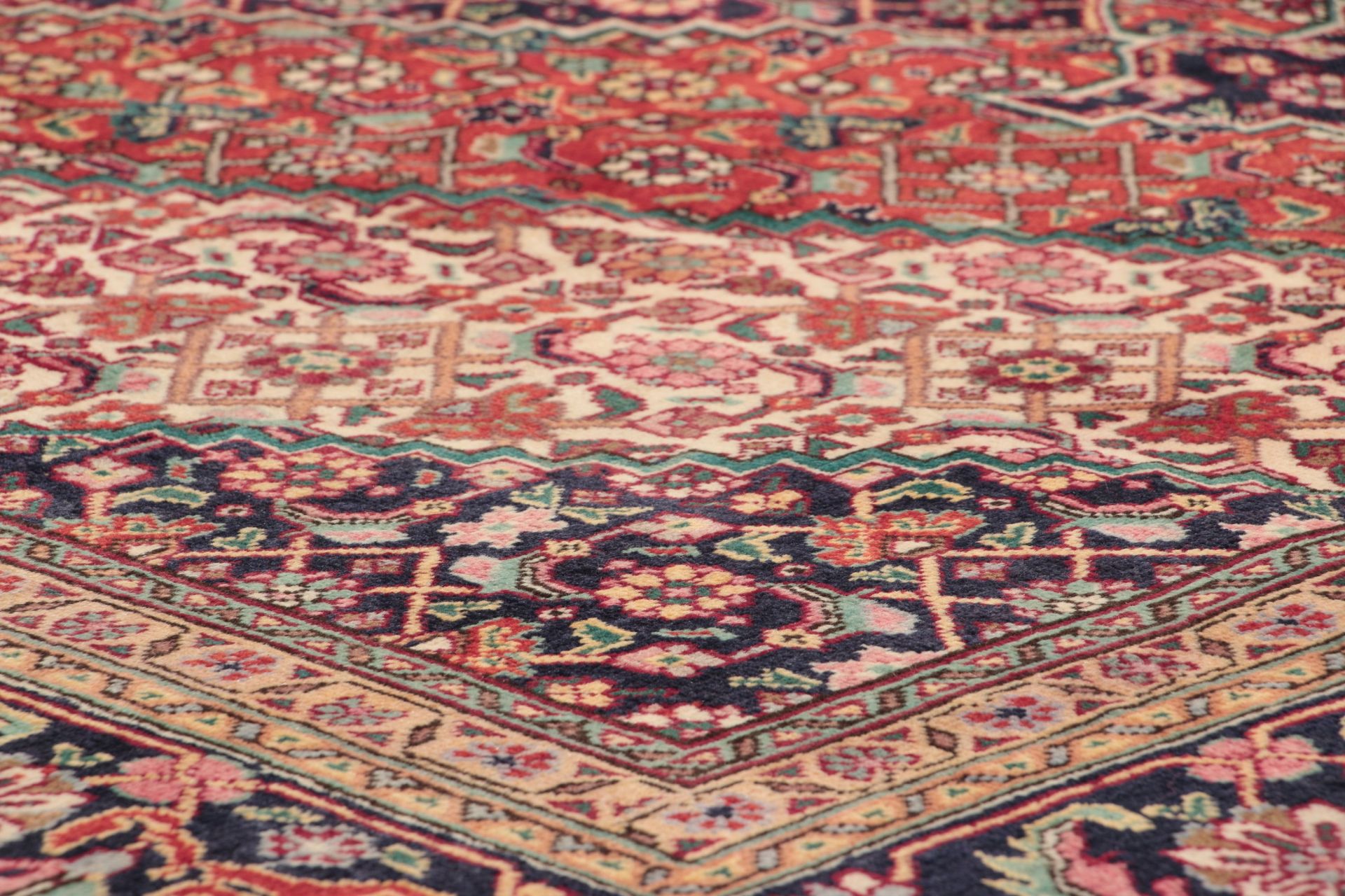 Tabriz Persian Rug 215 × 300 cm, hand-knotted