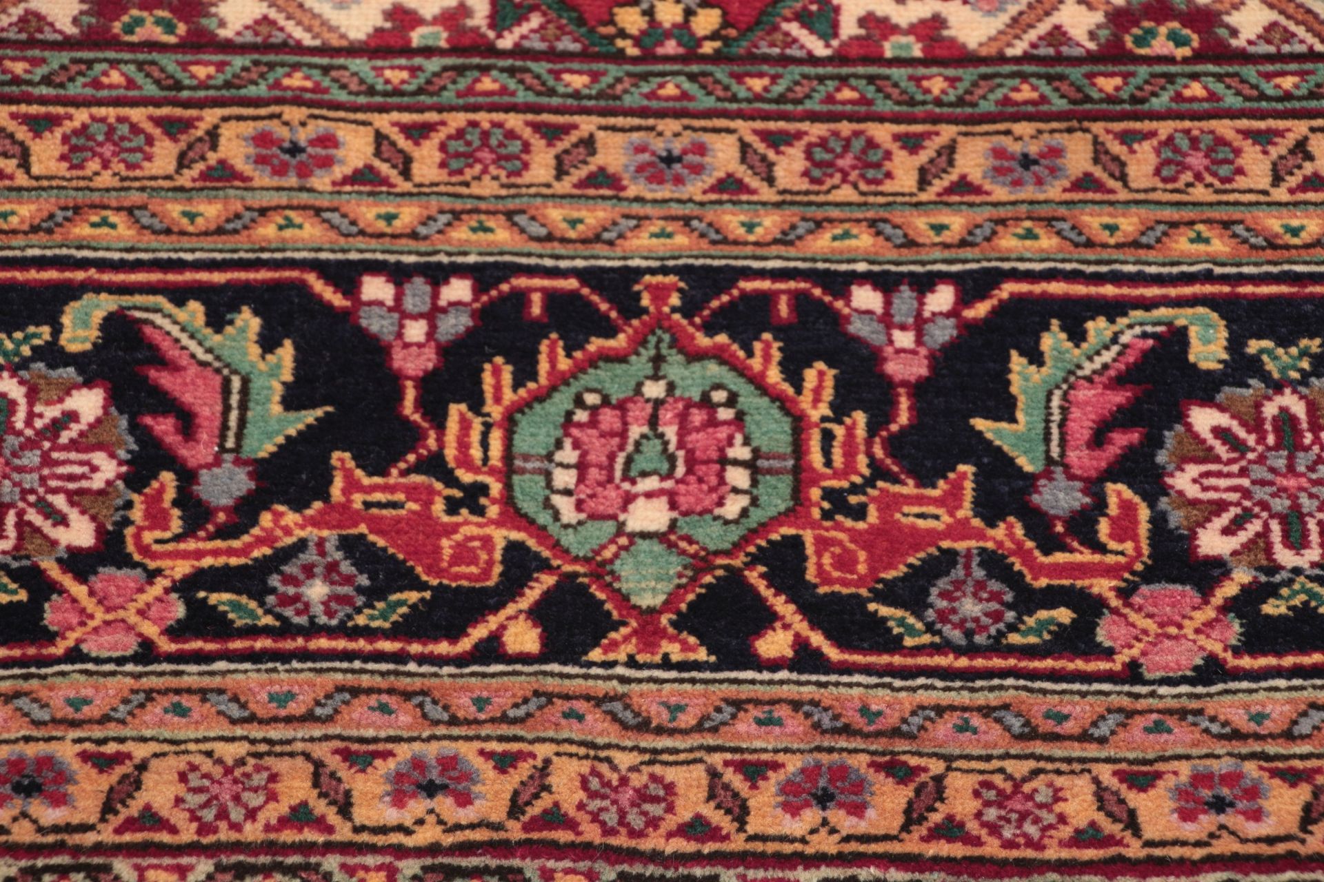 Tabriz Persian Rug 215 × 300 cm, hand-knotted