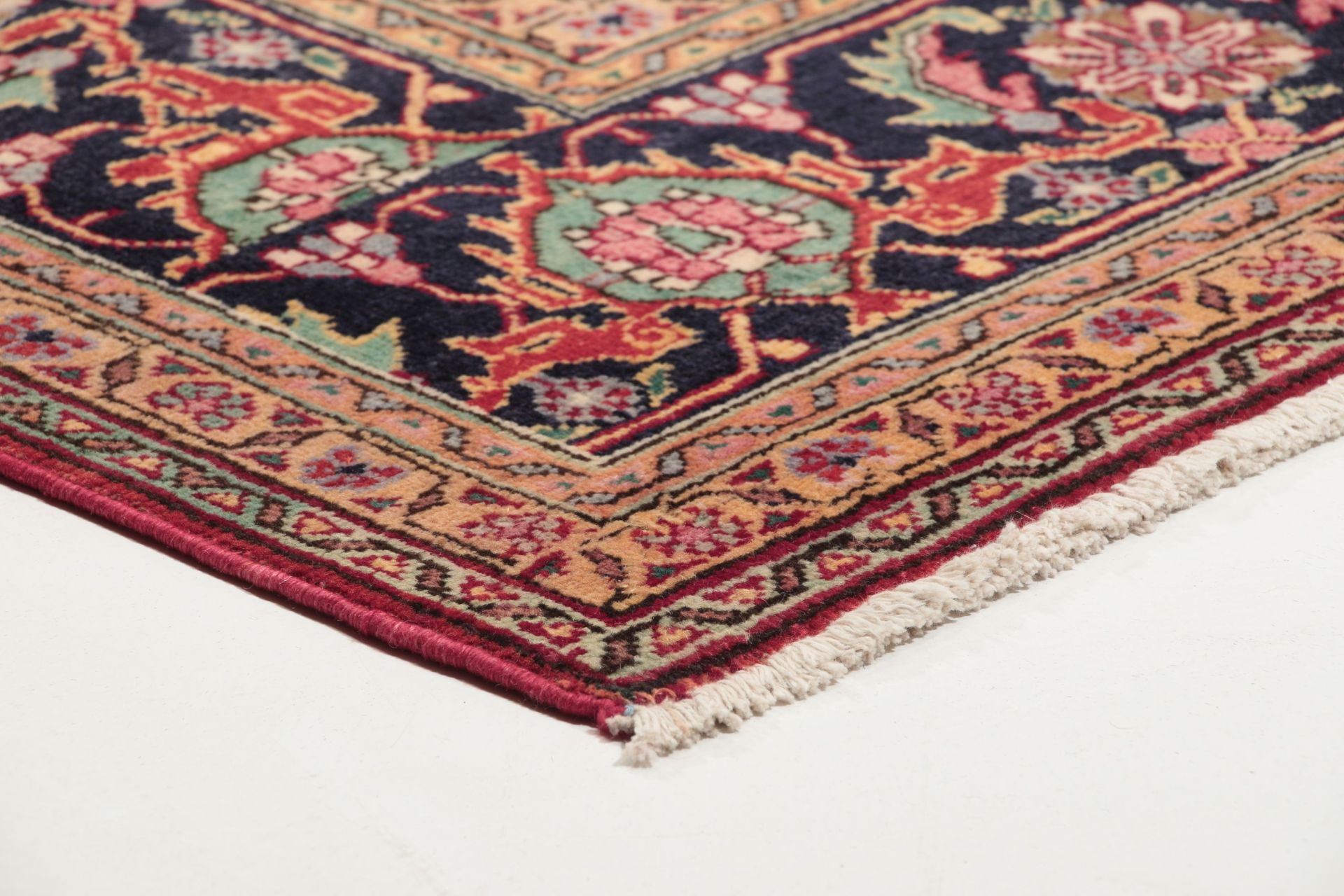 Tabriz Persian Rug 215 × 300 cm, hand-knotted