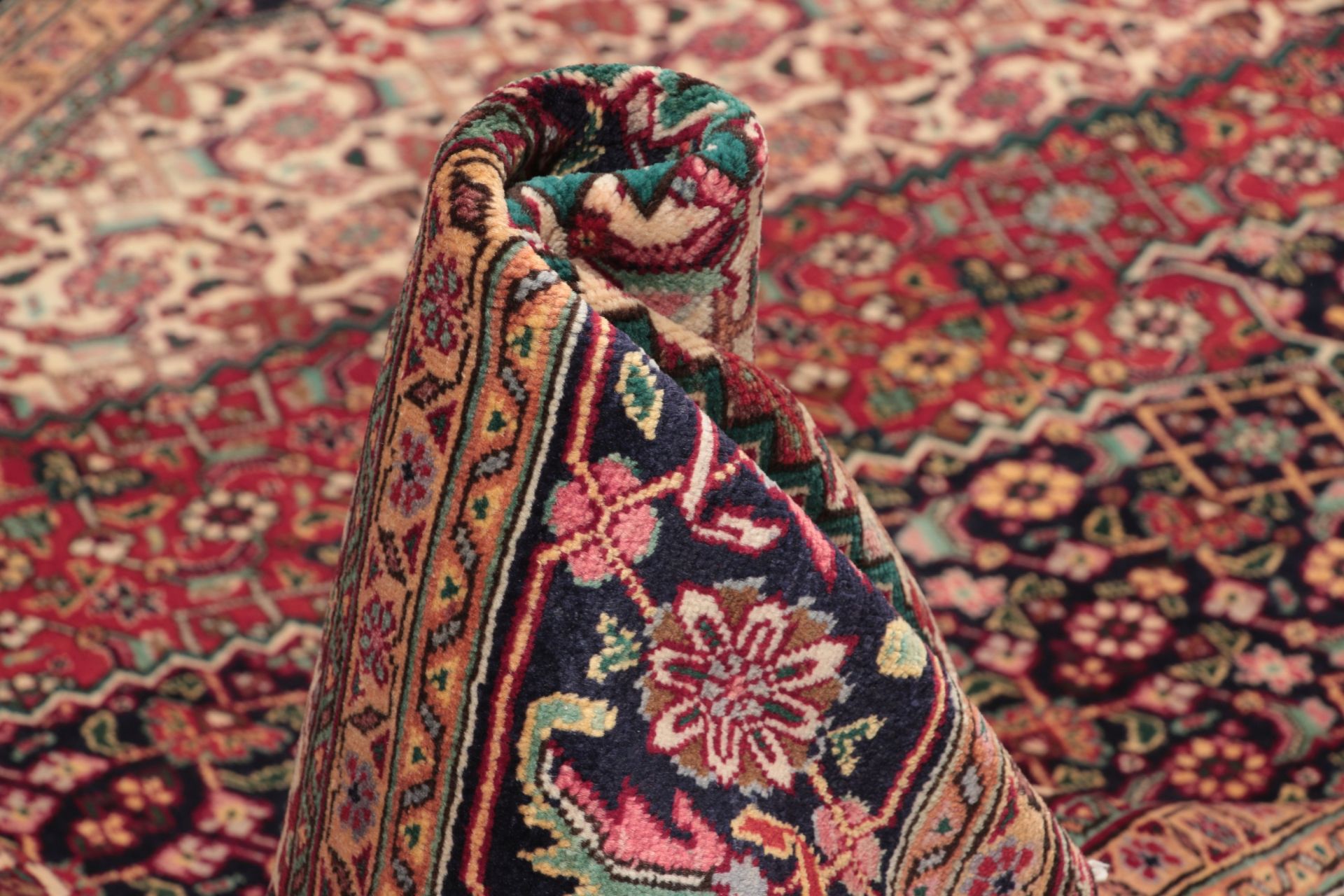 Tabriz Persian Rug 215 × 300 cm, hand-knotted