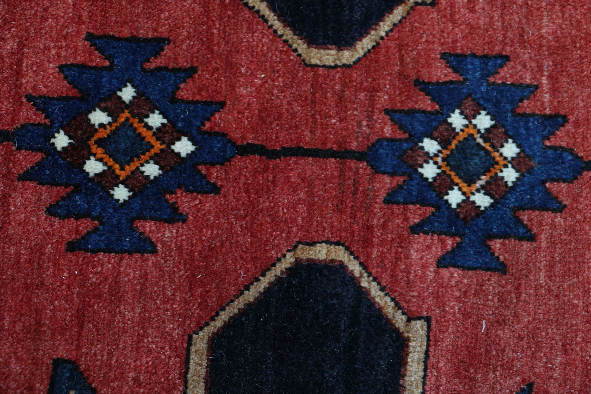 Bakhtiari Persian Rug — hand-knotted, 210 × 315 cm, Wool