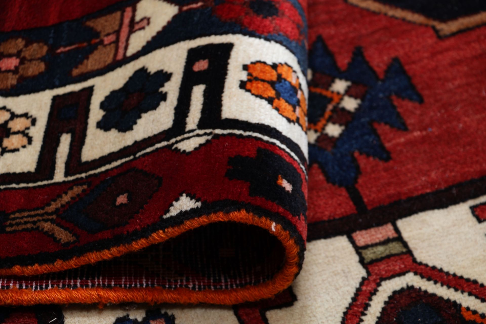 Bakhtiari Persian Rug — hand-knotted, 210 × 315 cm, Wool