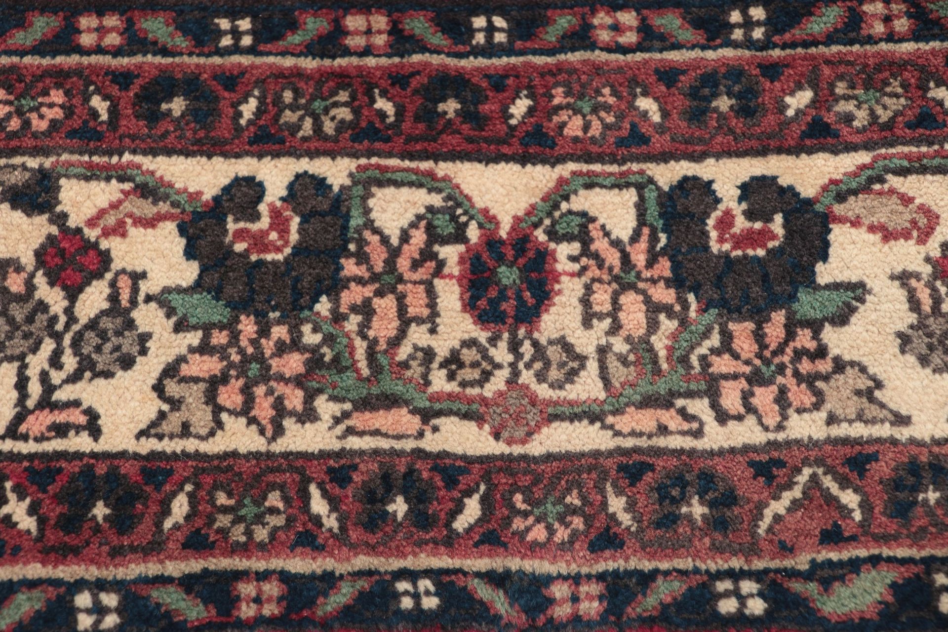 Hamadan Persian Rug — hand-knotted, 215 × 312 cm
