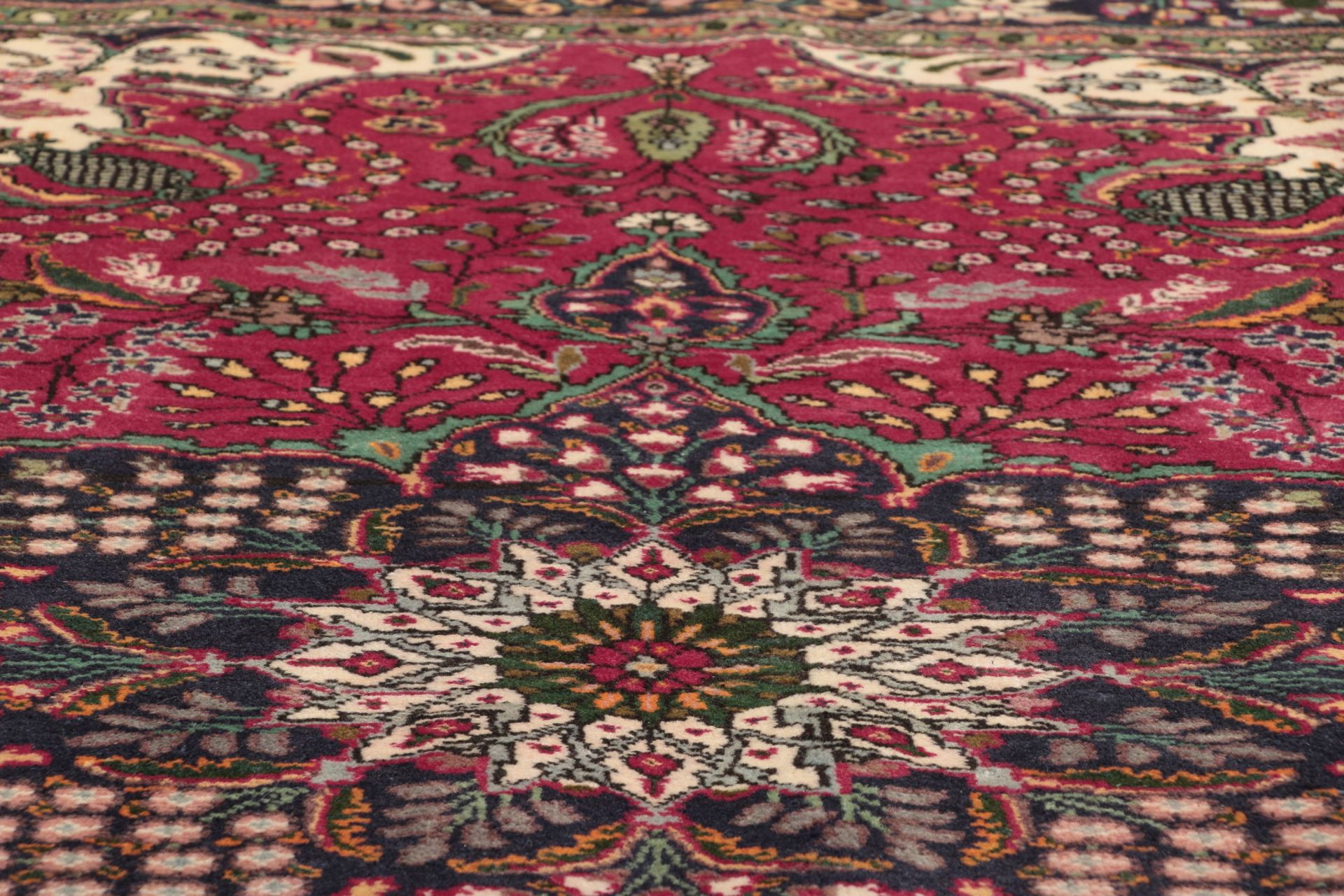 Tabriz Persian Rug 214 × 300 cm, hand-knotted