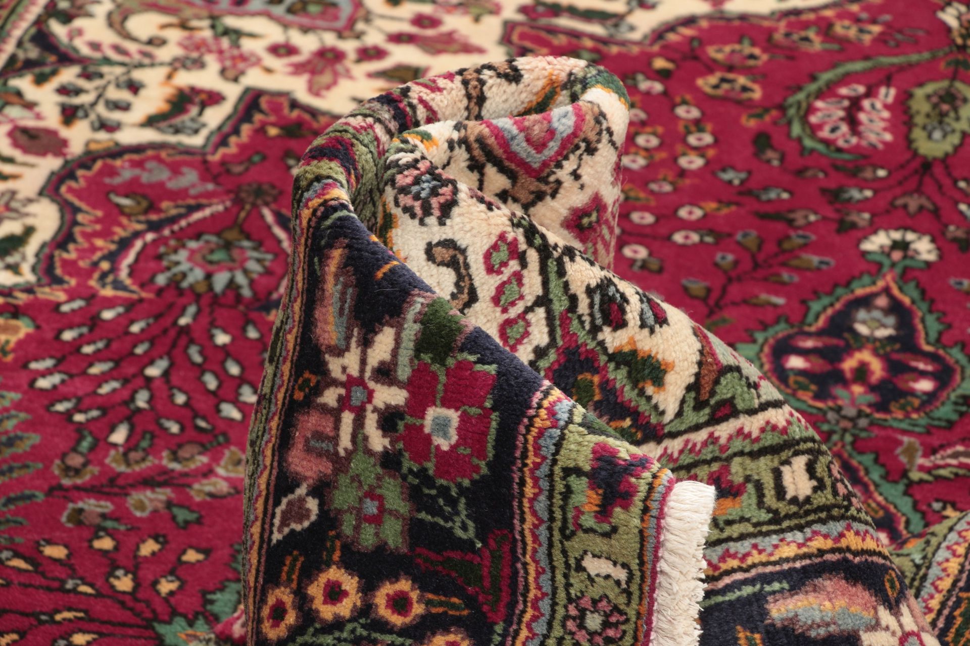 Tabriz Persian Rug 214 × 300 cm, hand-knotted