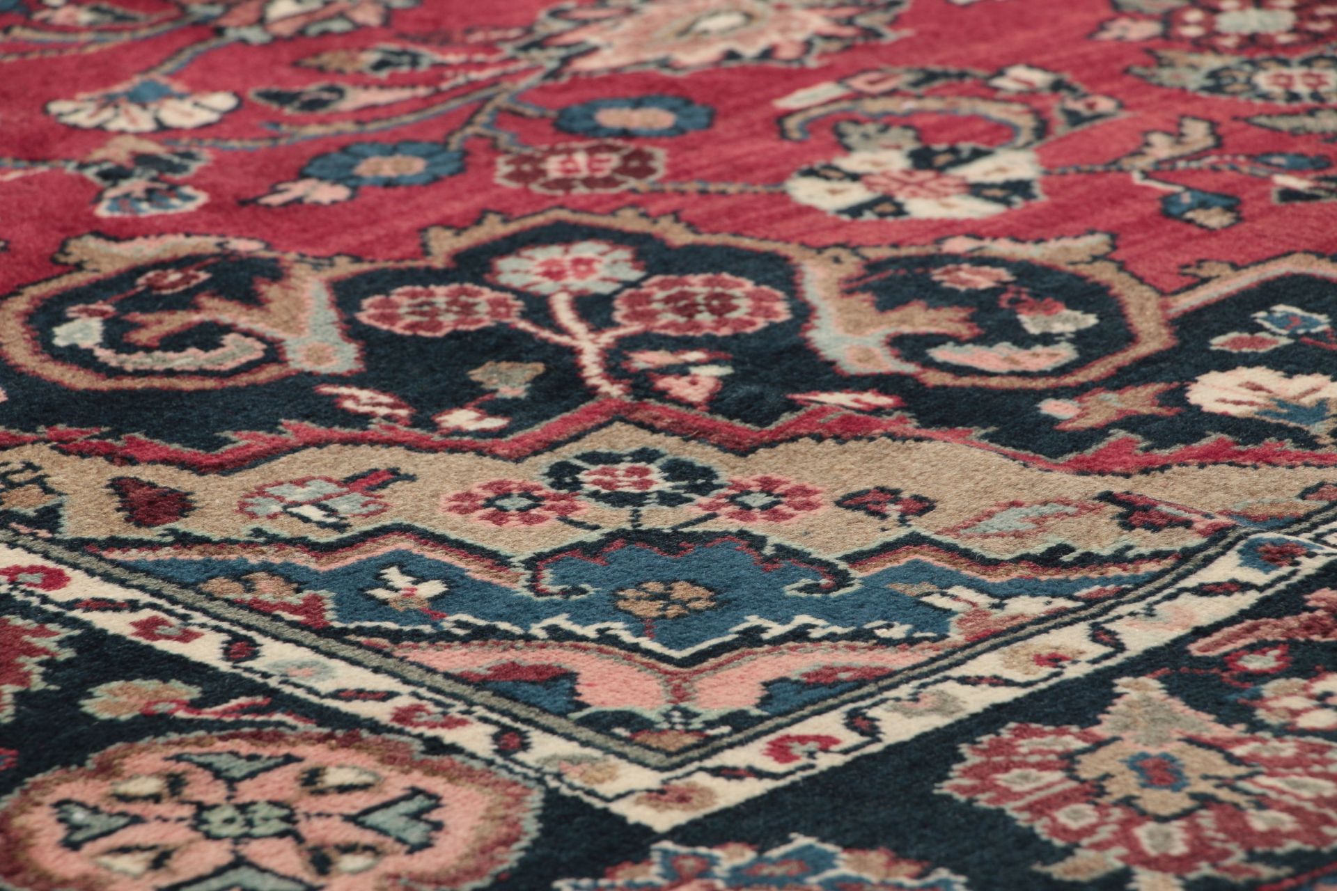 Hamadan Persian Rug — hand-knotted, 212 × 315 cm