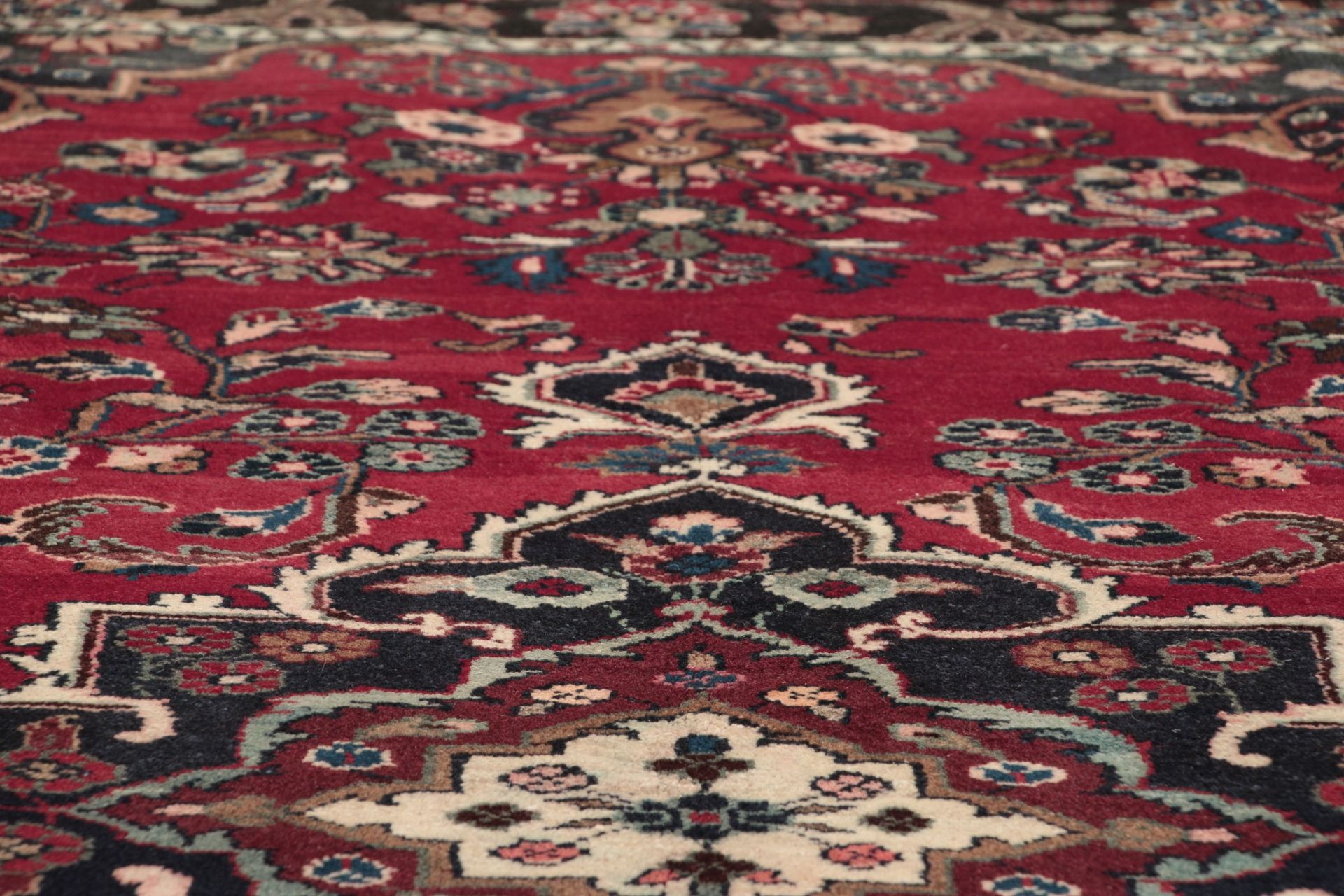 Hamadan Persian Rug — hand-knotted, 212 × 315 cm