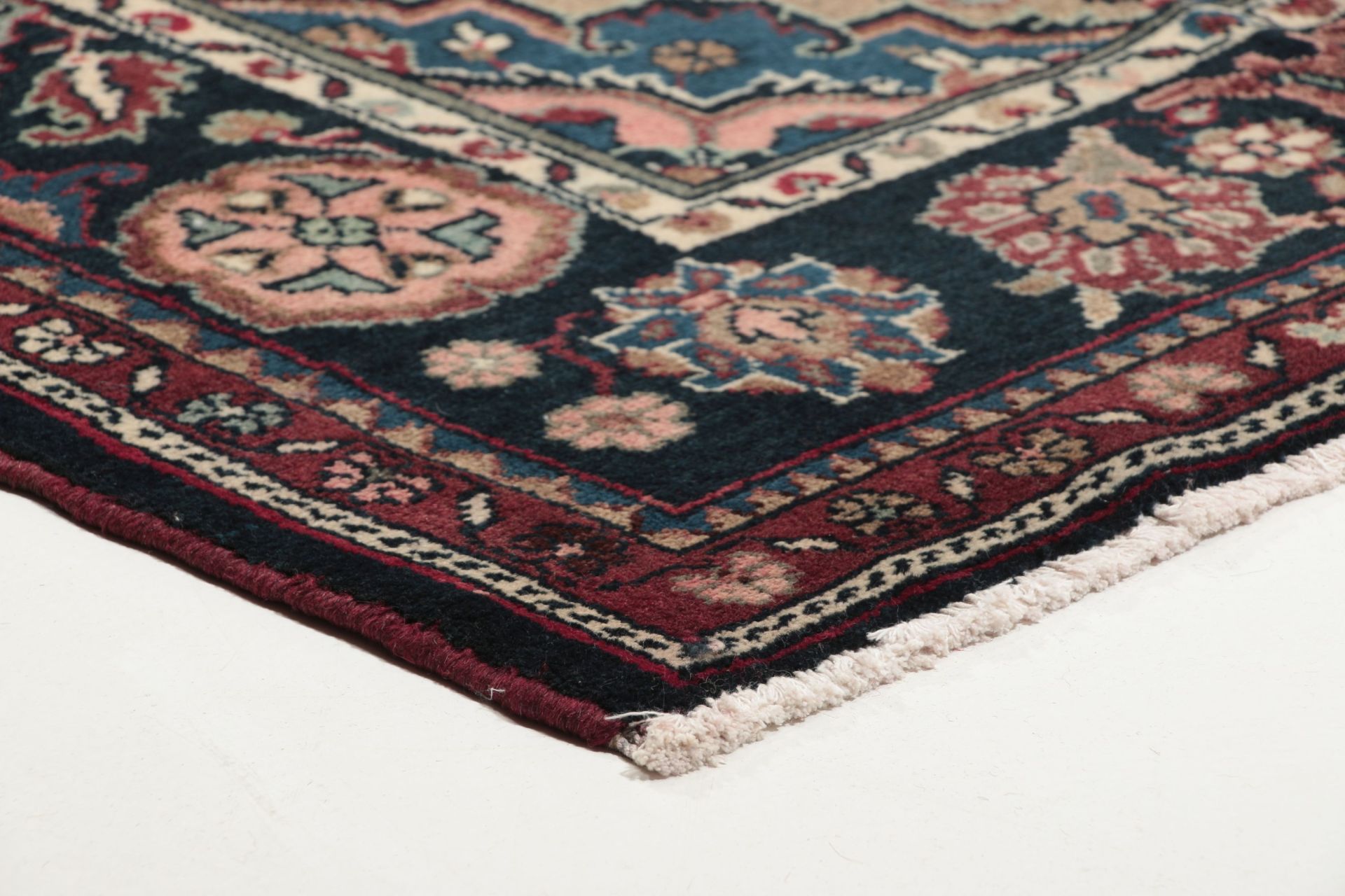 Hamadan Persian Rug — hand-knotted, 212 × 315 cm