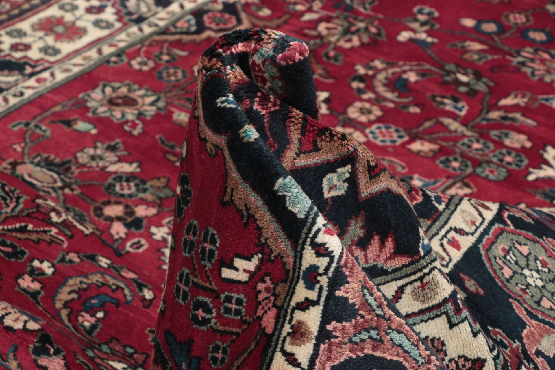 Hamadan Persian Rug — hand-knotted, 212 × 315 cm
