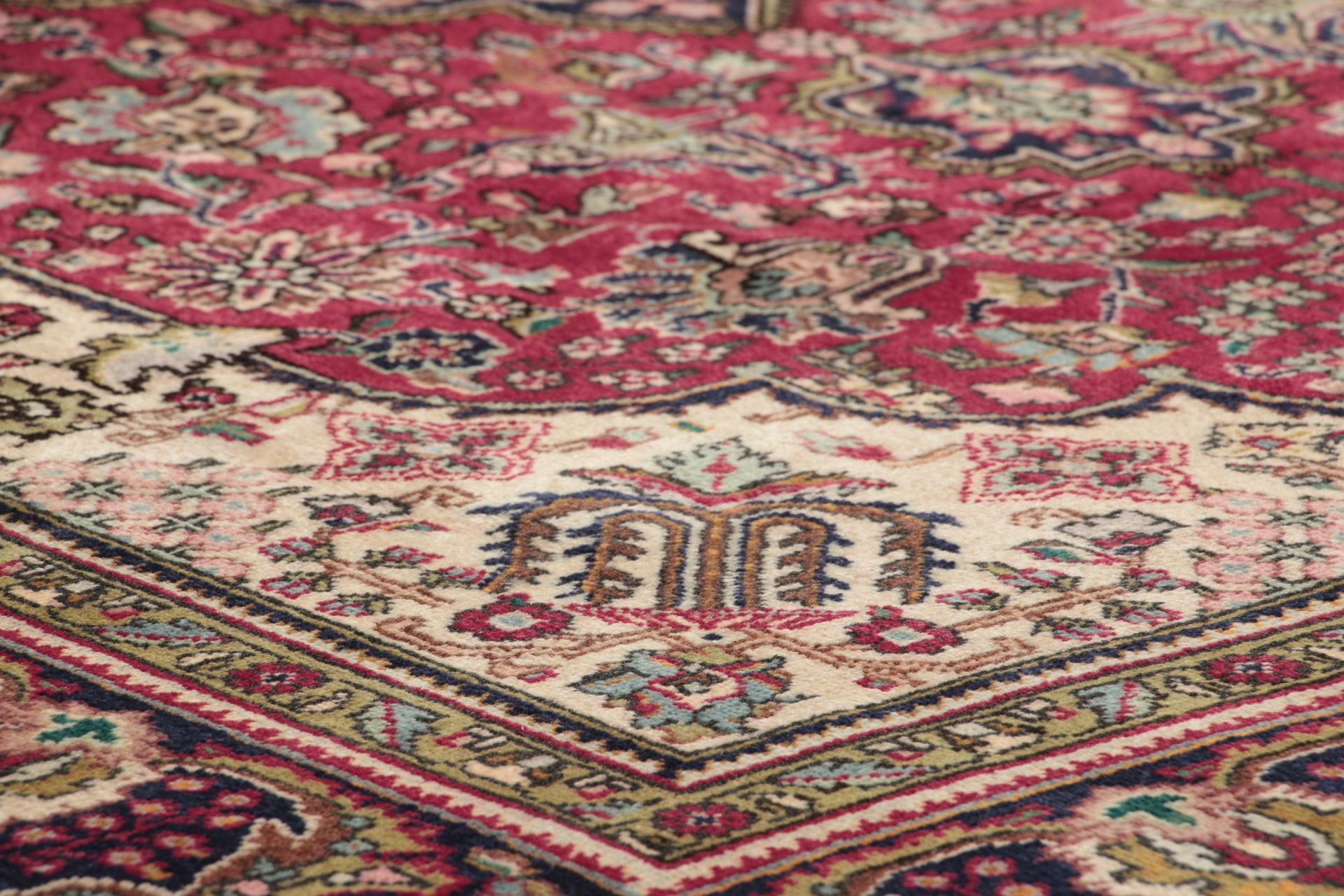 Tabriz Persian Rug — hand-knotted, 200 × 296 cm