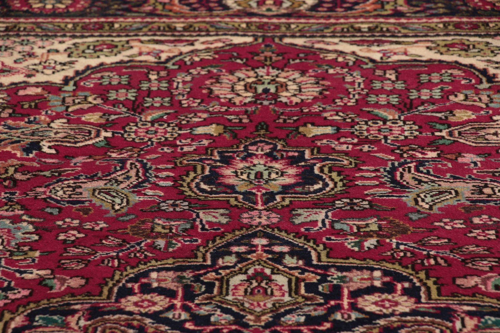 Tabriz Persian Rug — hand-knotted, 200 × 296 cm