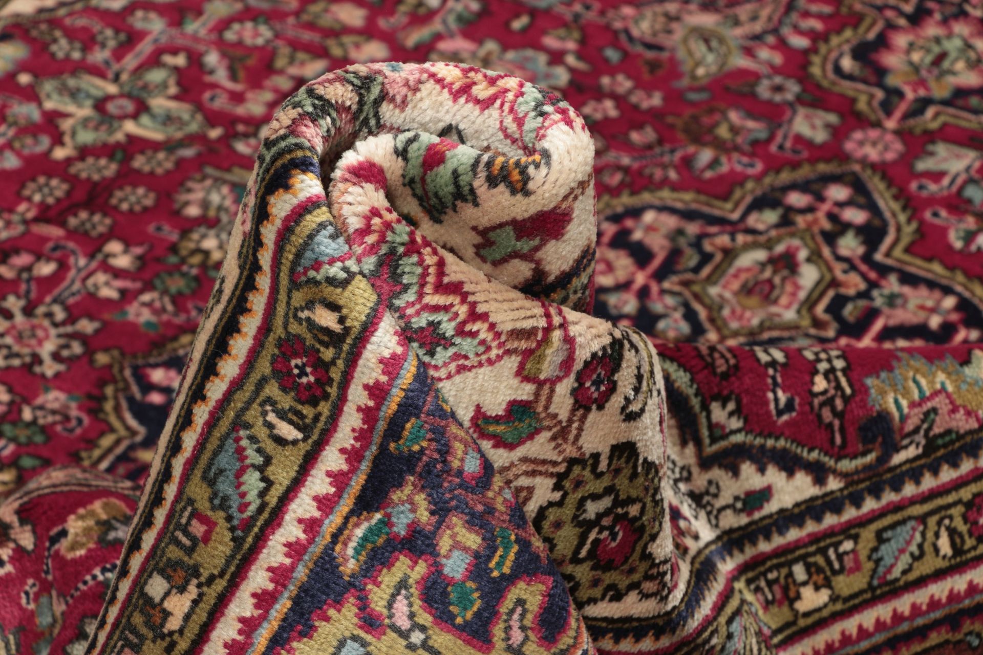 Tabriz Persian Rug — hand-knotted, 200 × 296 cm