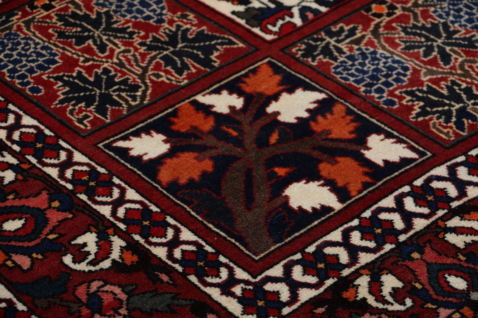 Bakhtiari Persian Rug 200 × 310 cm, Wool, hand-knotted