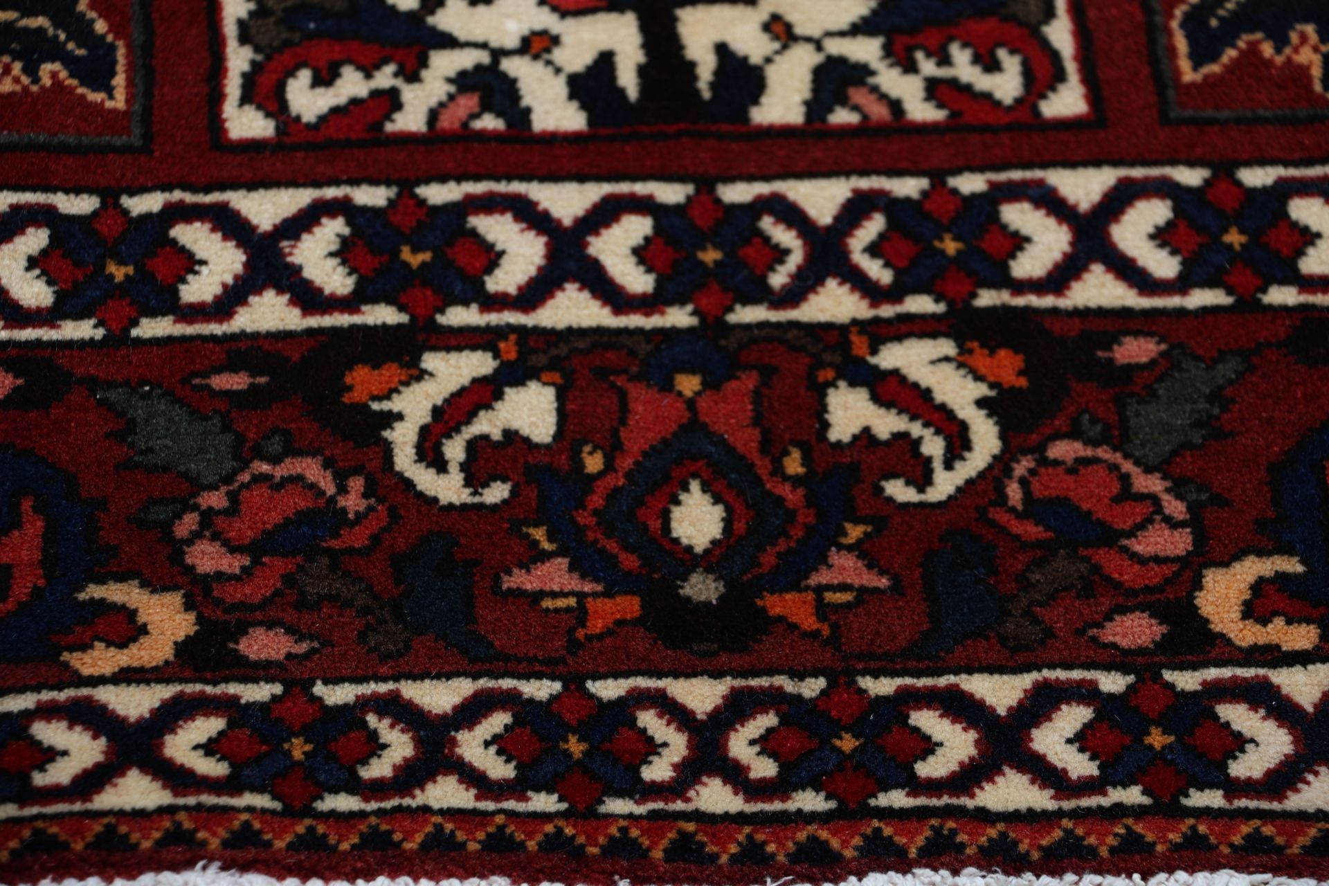 Bakhtiari Persian Rug 200 × 310 cm, Wool, hand-knotted