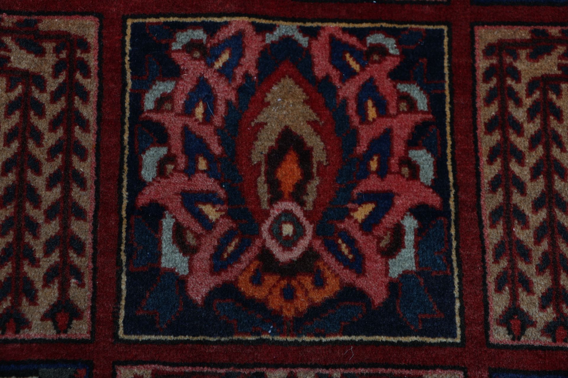 Bakhtiari Persian Rug 200 × 310 cm, Wool, hand-knotted