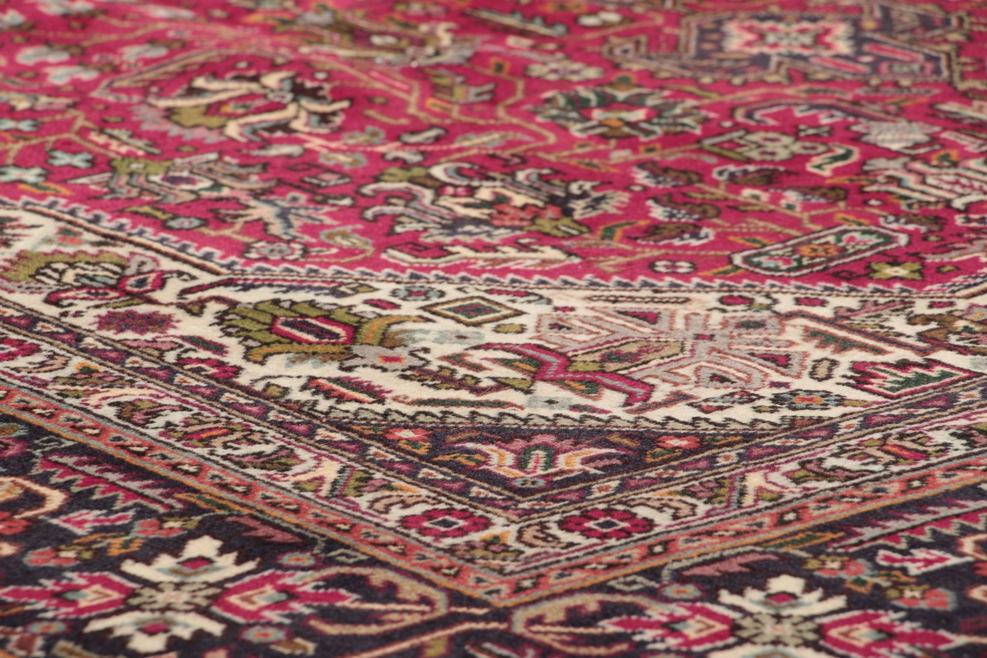 Tabriz Persian Rug — hand-knotted, 200 × 300 cm