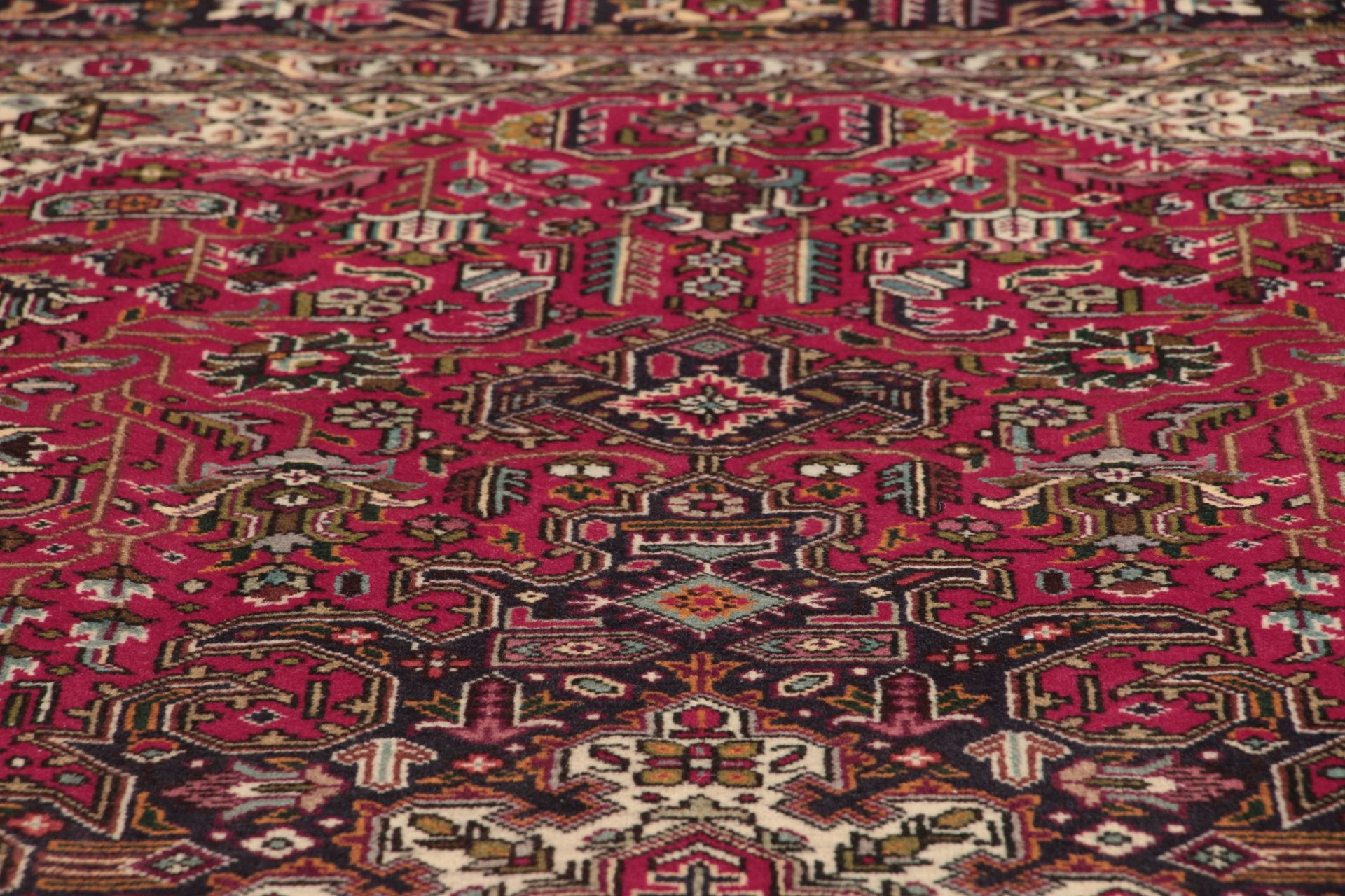 Tabriz Persian Rug — hand-knotted, 200 × 300 cm