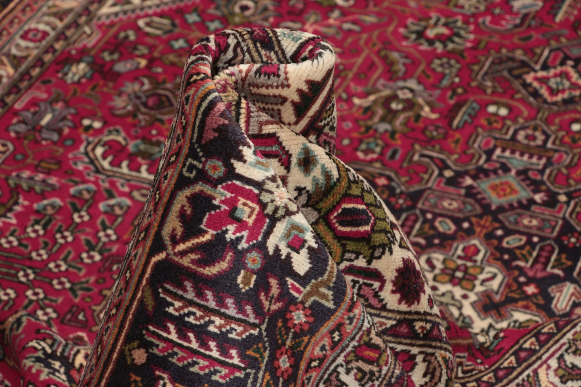 Tabriz Persian Rug — hand-knotted, 200 × 300 cm