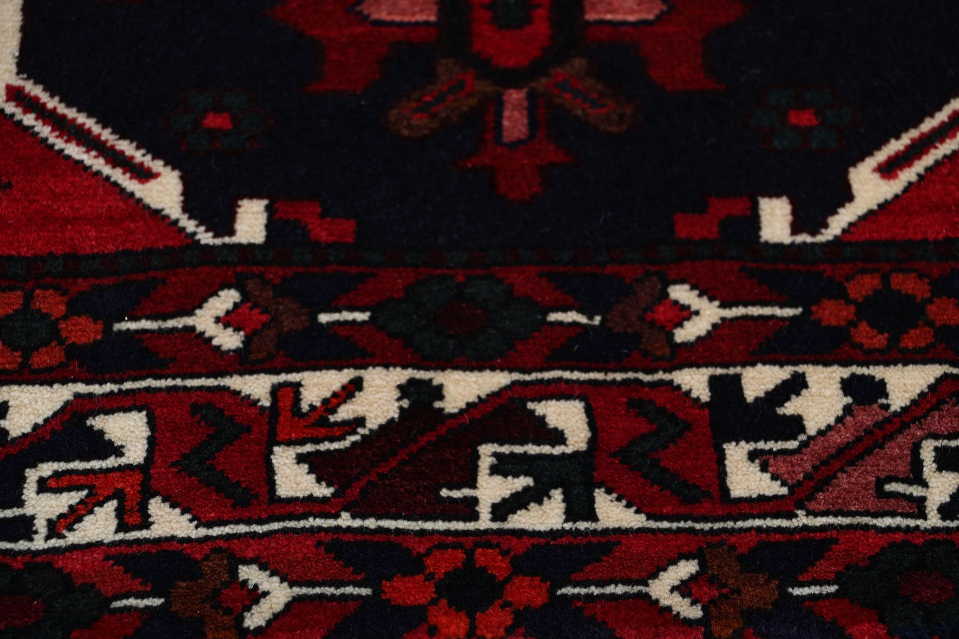 Bakhtiari Persian Rug 210 × 320 cm, Wool, hand-knotted