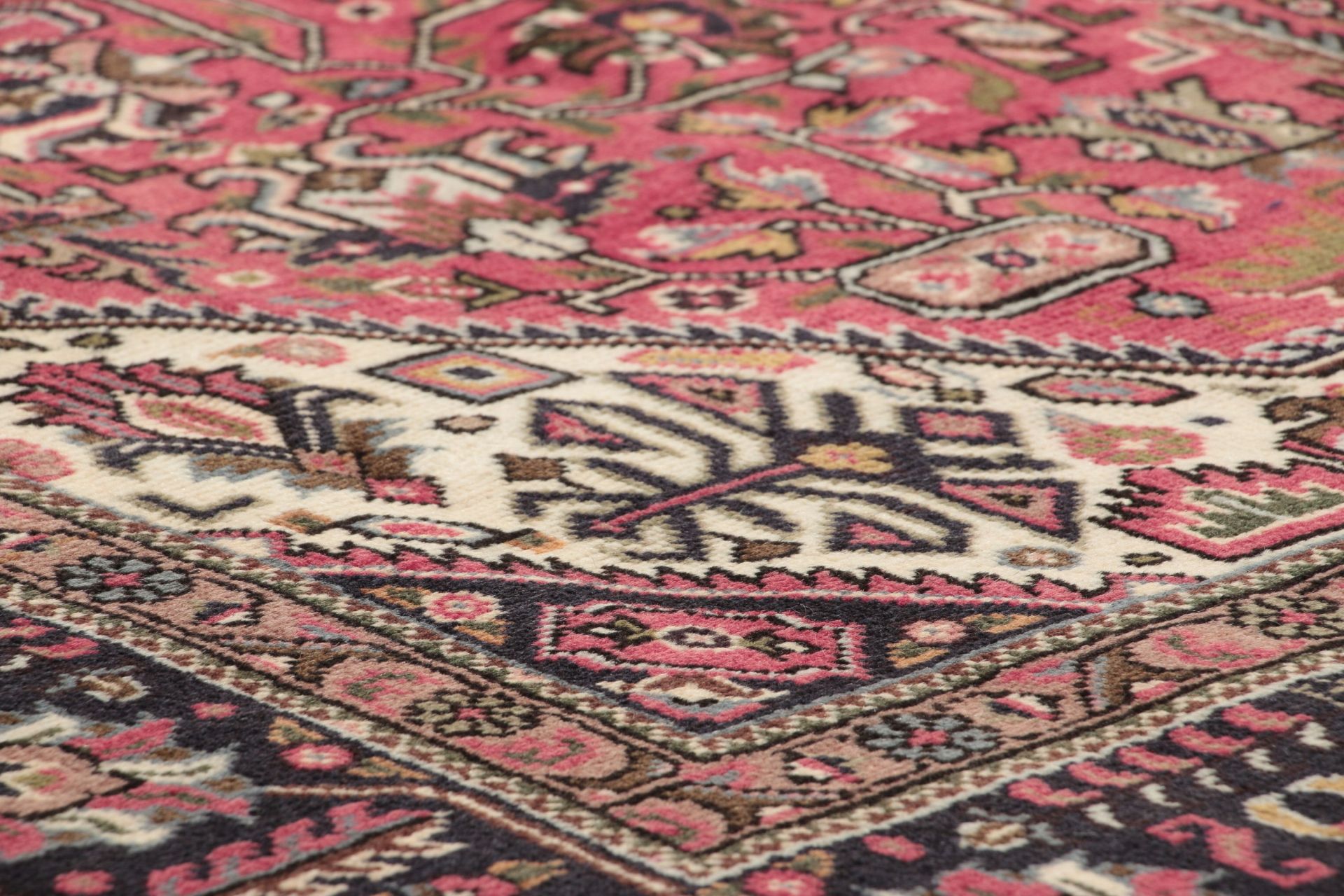 Tabriz Persian Rug 200 × 285 cm, hand-knotted