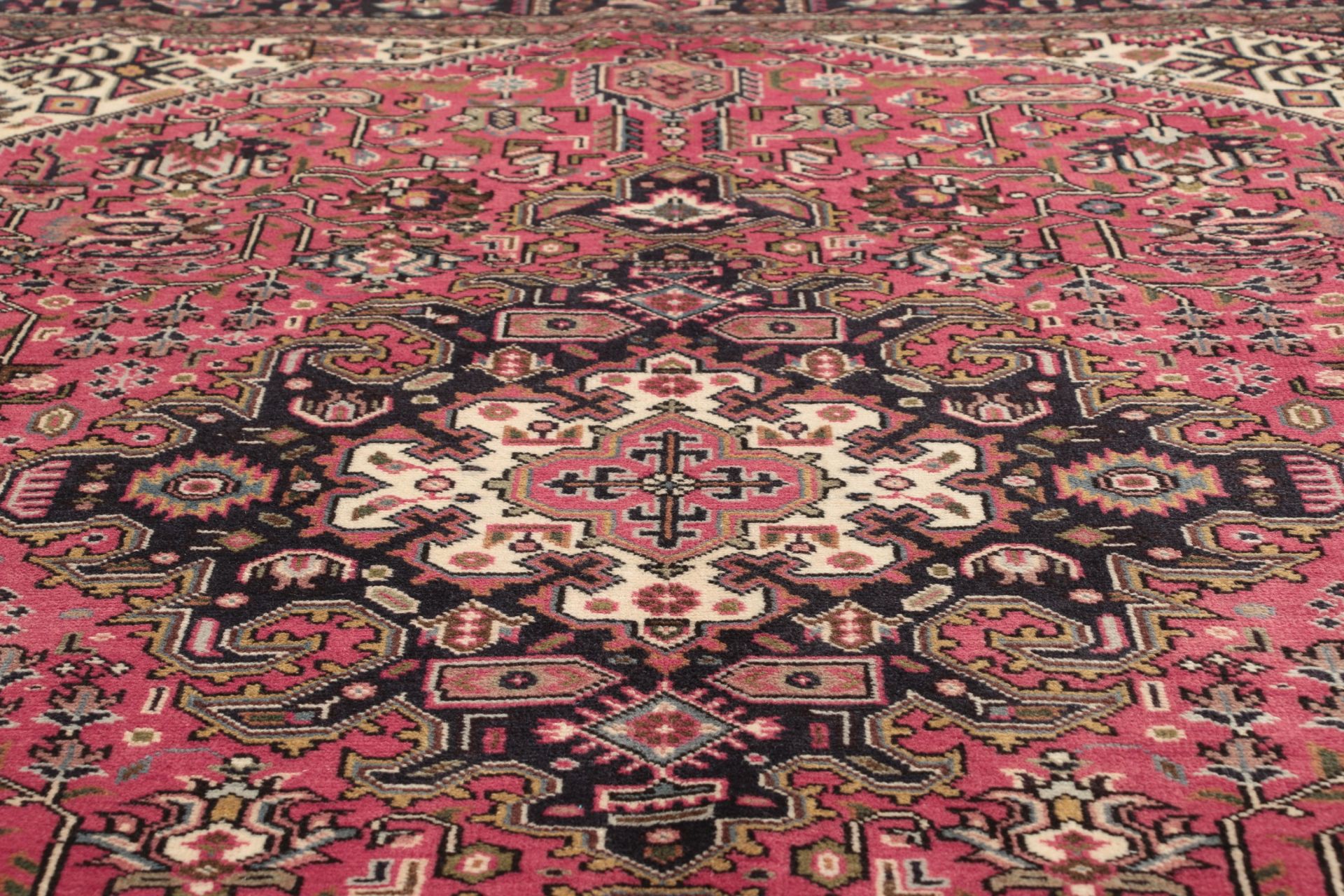 Tabriz Persian Rug 200 × 285 cm, hand-knotted
