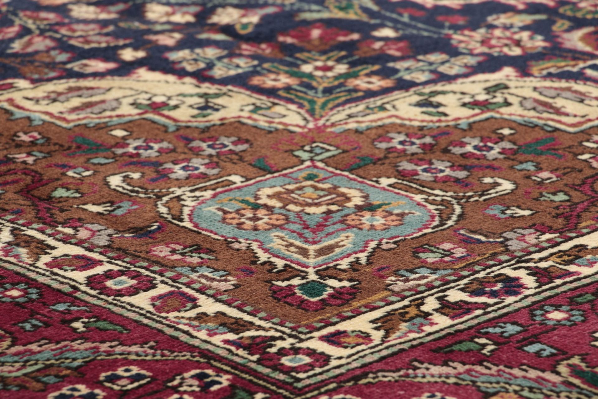 Tabriz Persian Rug — hand-knotted, 198 × 292 cm