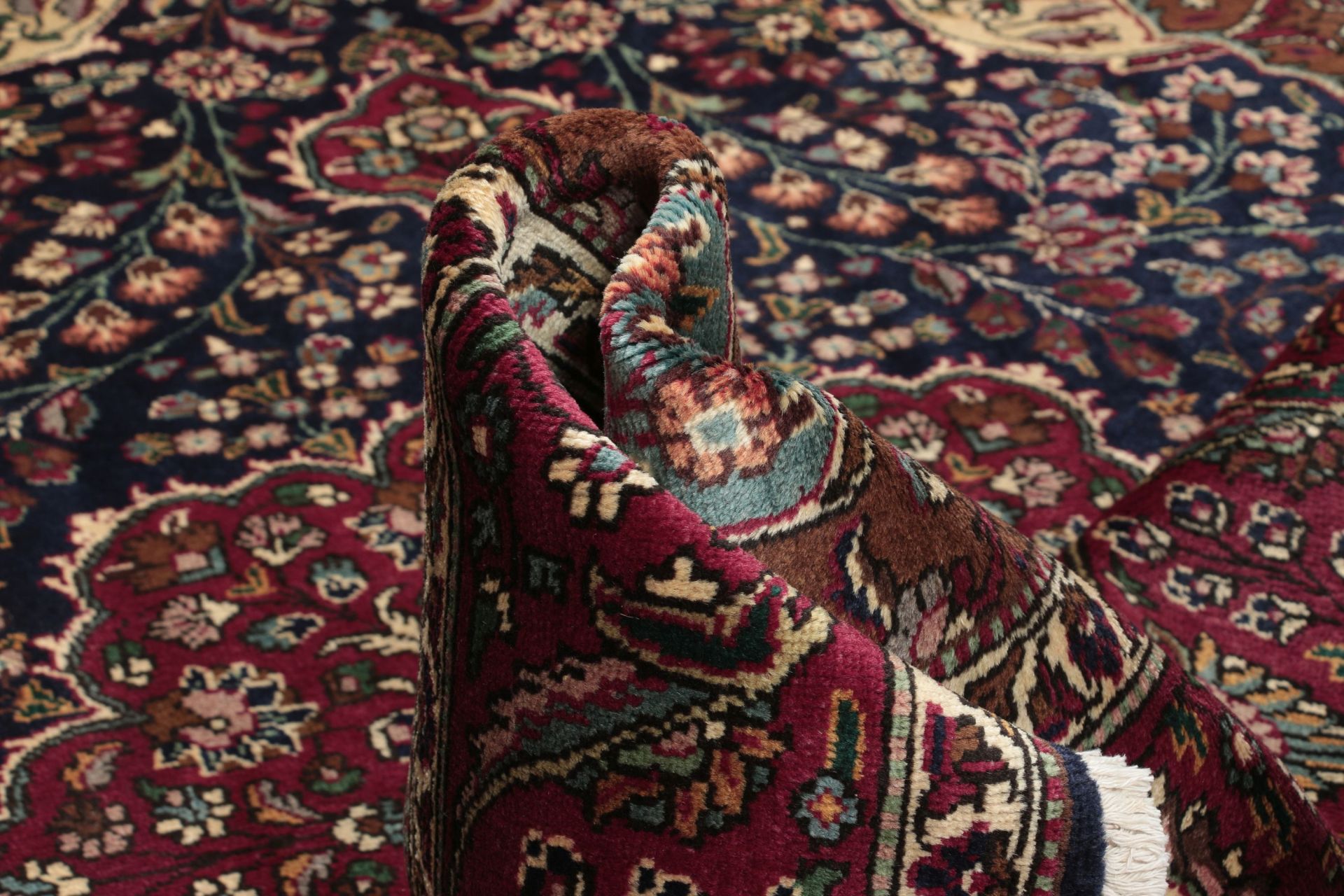Tabriz Persian Rug — hand-knotted, 198 × 292 cm