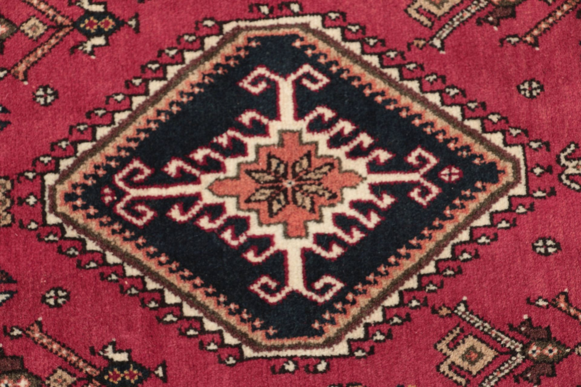 Persian Rug 207 × 300 cm, Wool, hand-knotted