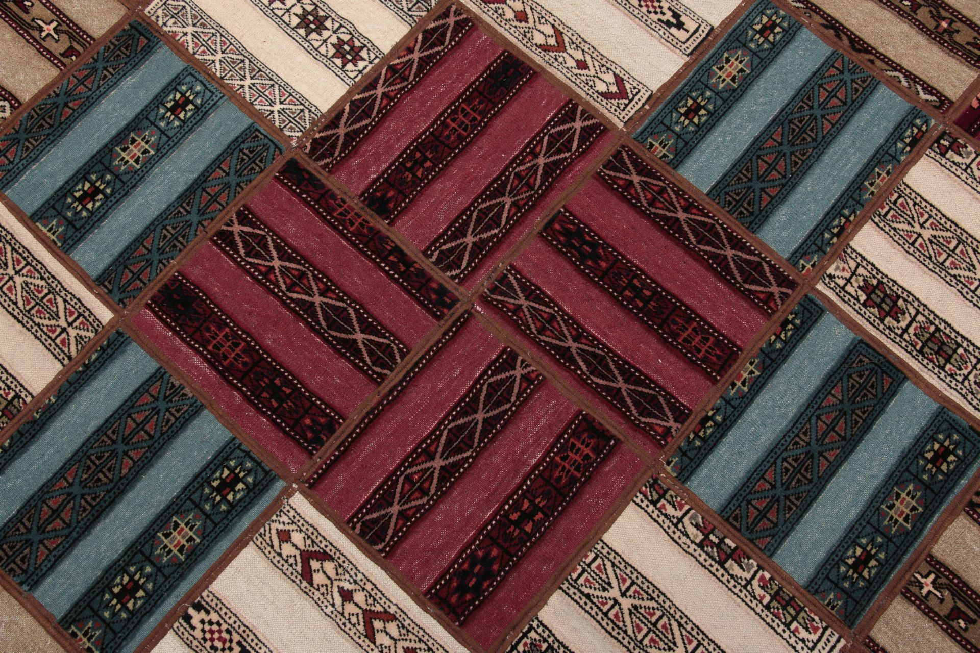Persian Rug 207 × 293 cm, Wool, hand-woven