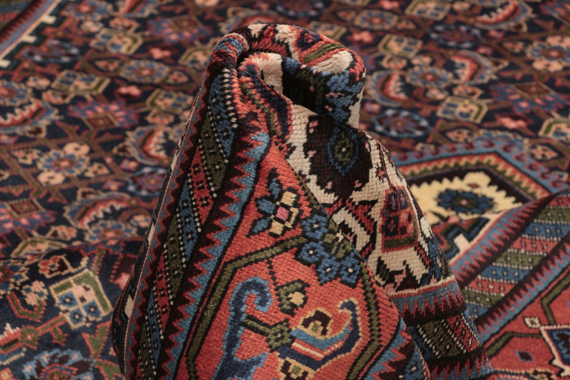Ardebil Persian Rug — hand-knotted, 200 × 290 cm, Silk