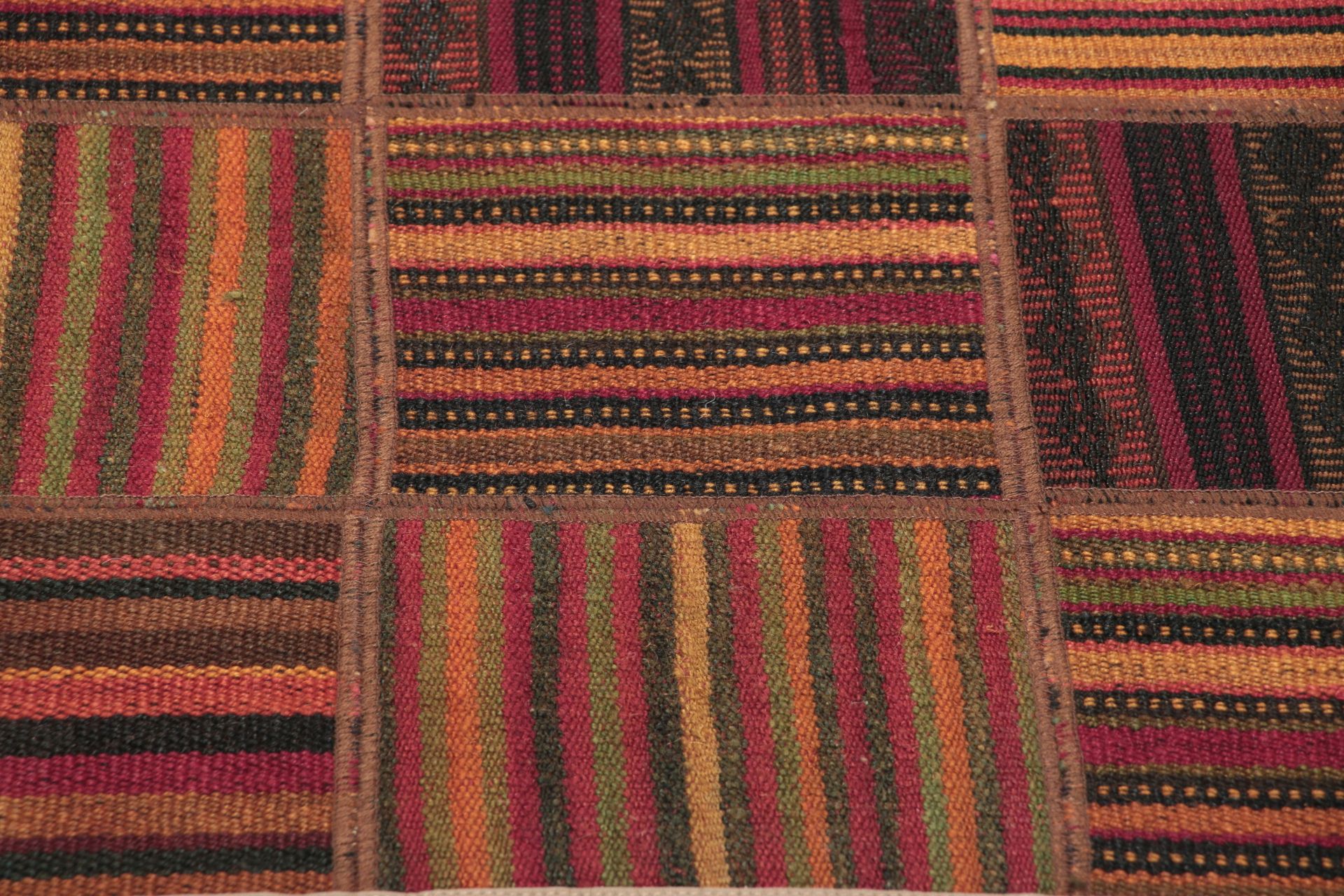 Hand-Woven Wool Kilim Persian Rug, 194 × 295 cm