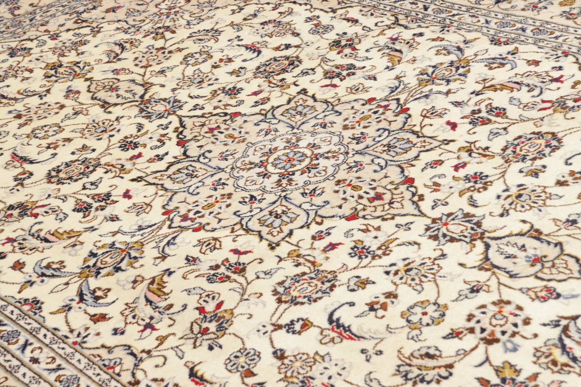 Kashan Persian Rug 195 × 299 cm, Wool, hand-knotted