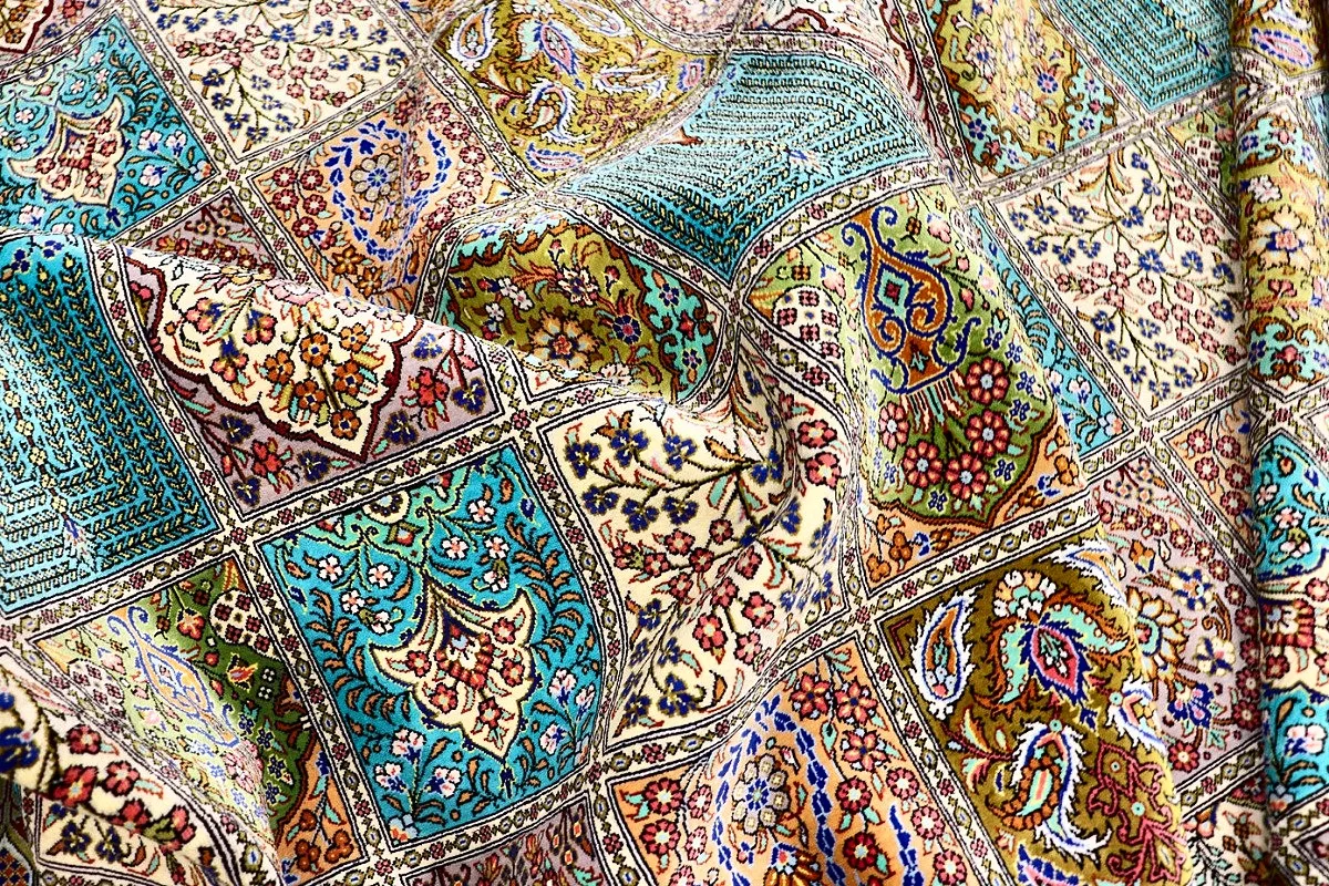 118132-10 Qom Persian Rug — hand-knotted, 355 × 250 cm, Silk
