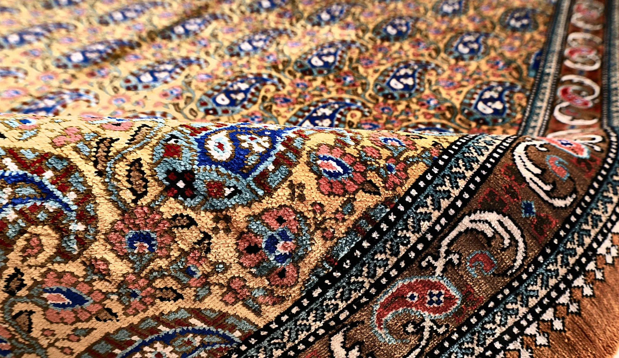 115785-11 Hand-Knotted Silk Qom Persian Rug, 117 × 80 cm