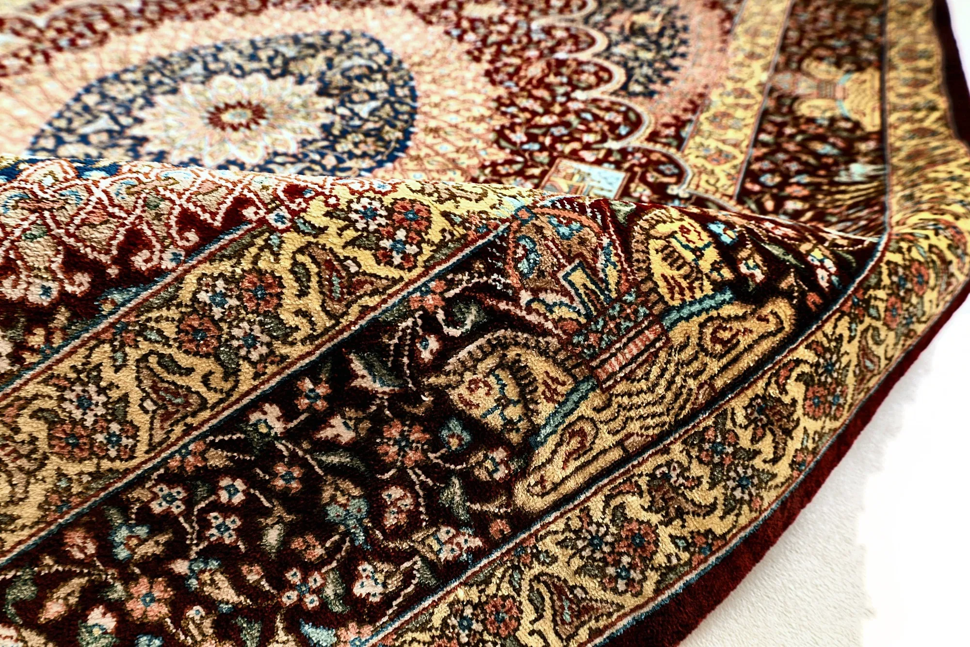 Qom Persian Rug — hand-knotted, 118 × 80 cm, Silk