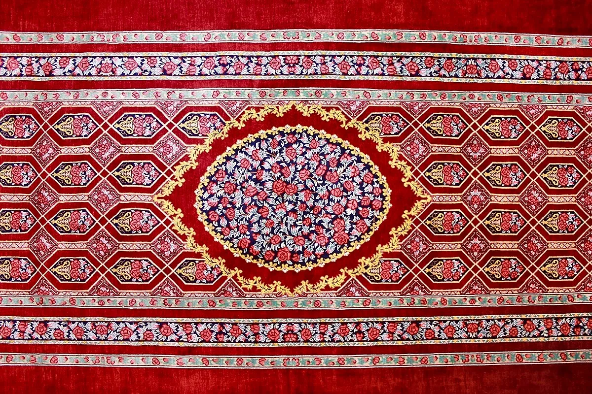 Qom Persian Rug 306 × 78 cm, Silk, hand-knotted