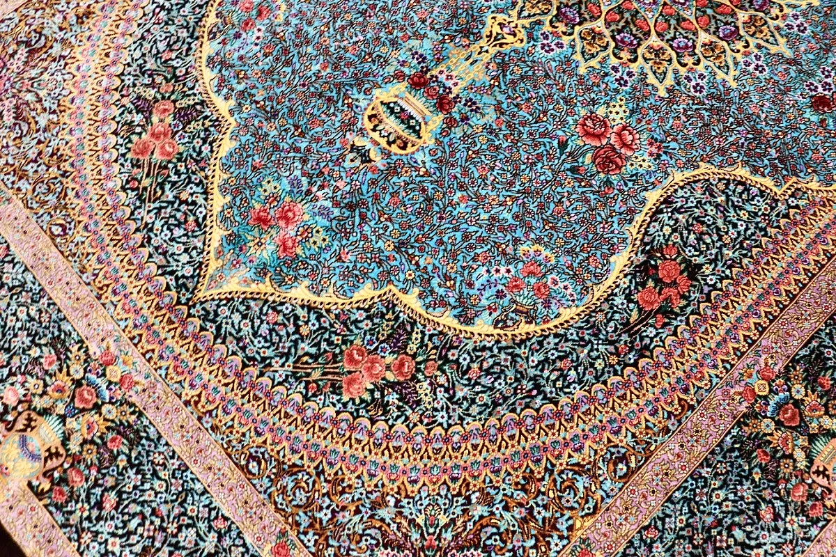 Qom Persian Rug — hand-knotted, 200 × 133 cm, Silk