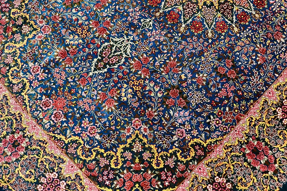 Qom Persian Rug — hand-knotted, 200 × 135 cm, Silk