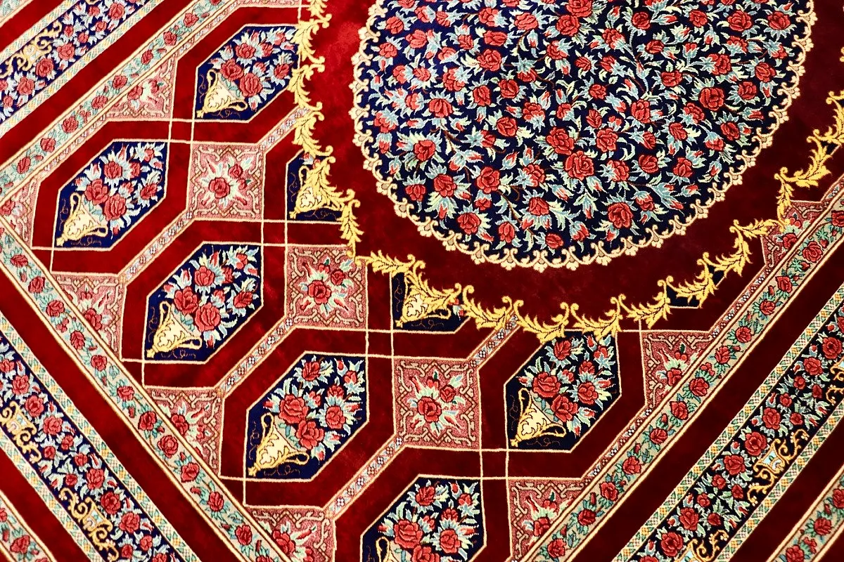 Qom Persian Rug — hand-knotted, 200 × 130 cm, Silk