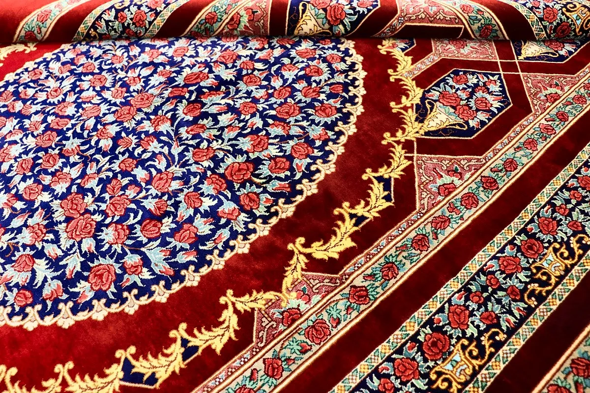 Qom Persian Rug — hand-knotted, 200 × 130 cm, Silk