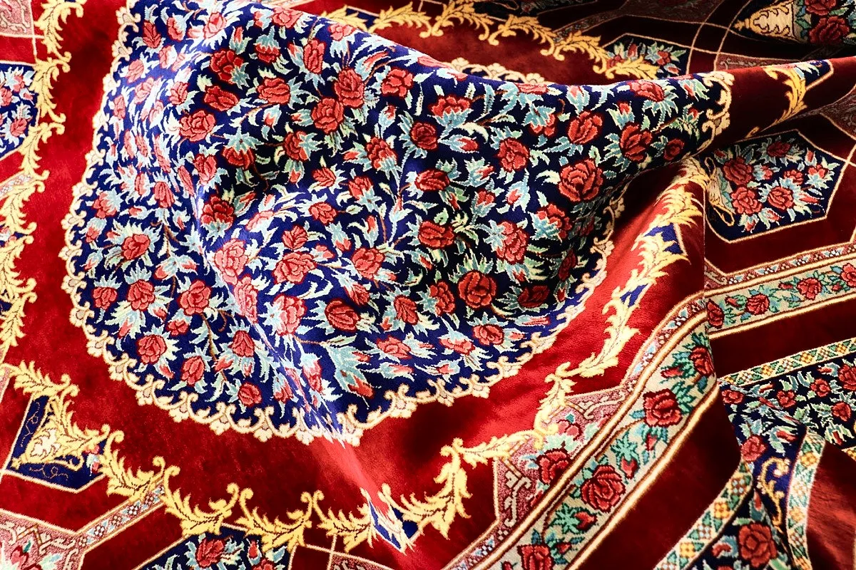 Qom Persian Rug — hand-knotted, 200 × 130 cm, Silk