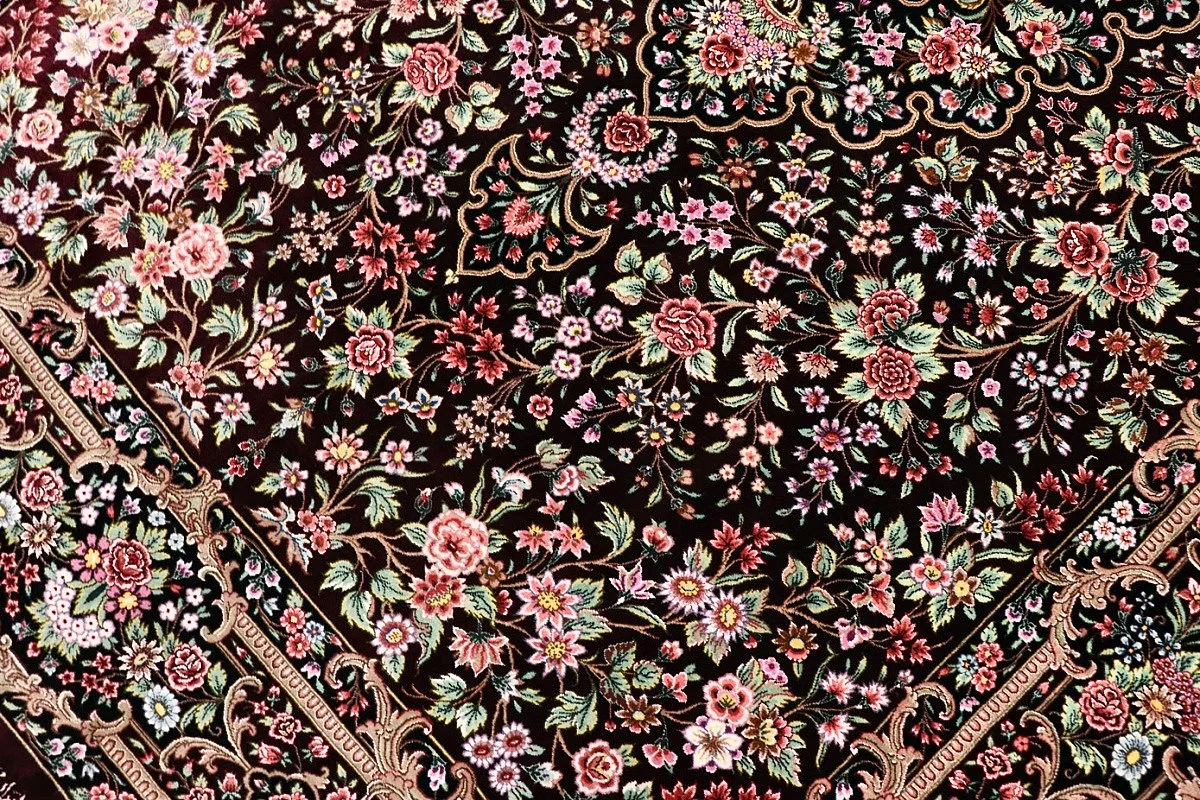 118111-06 Qom Persian Rug — hand-knotted, 235 × 151 cm, Silk