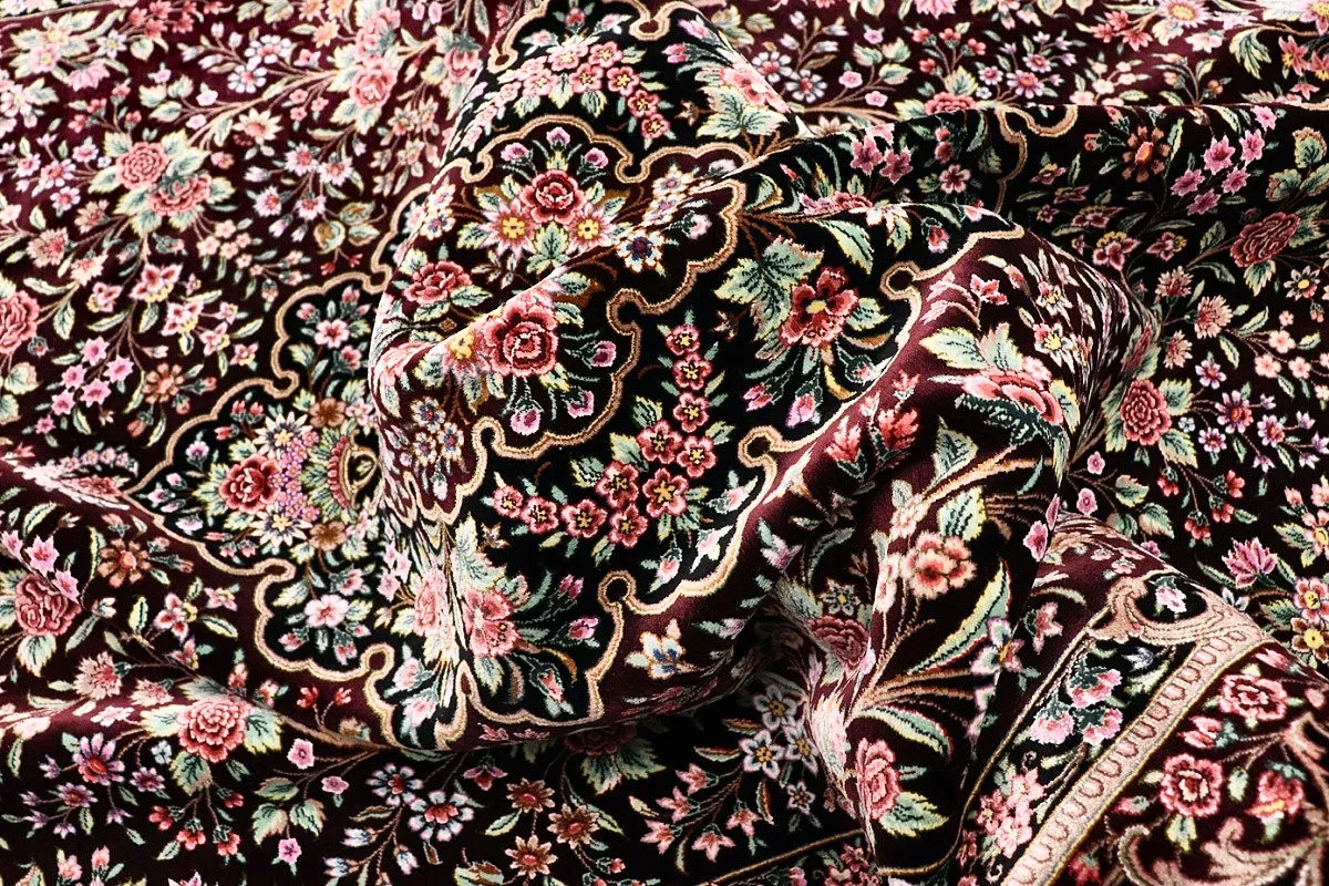 118111-11 Qom Persian Rug — hand-knotted, 235 × 151 cm, Silk