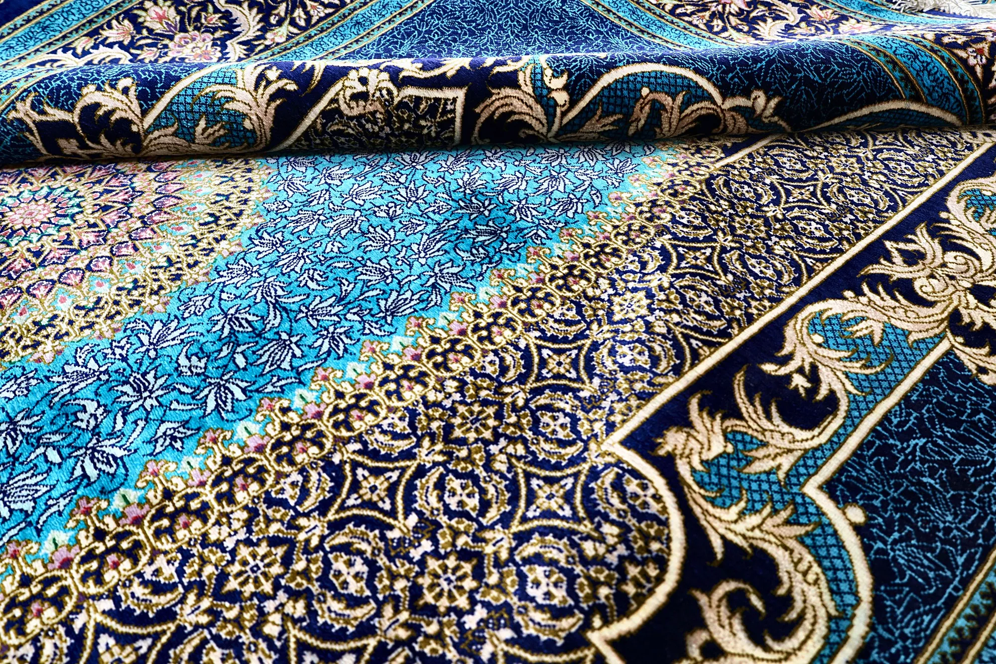 118113-09 Hand-Knotted Silk Qom Persian Rug, 200 × 140 cm