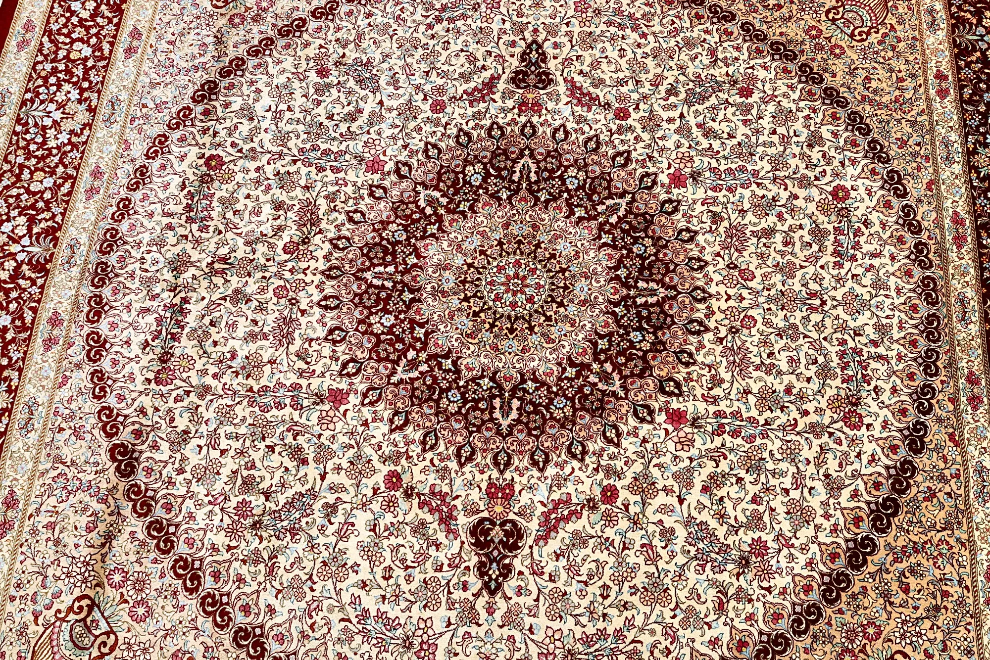 118133-05 Hand-Knotted Silk Qom Persian Rug, 193 × 193 cm
