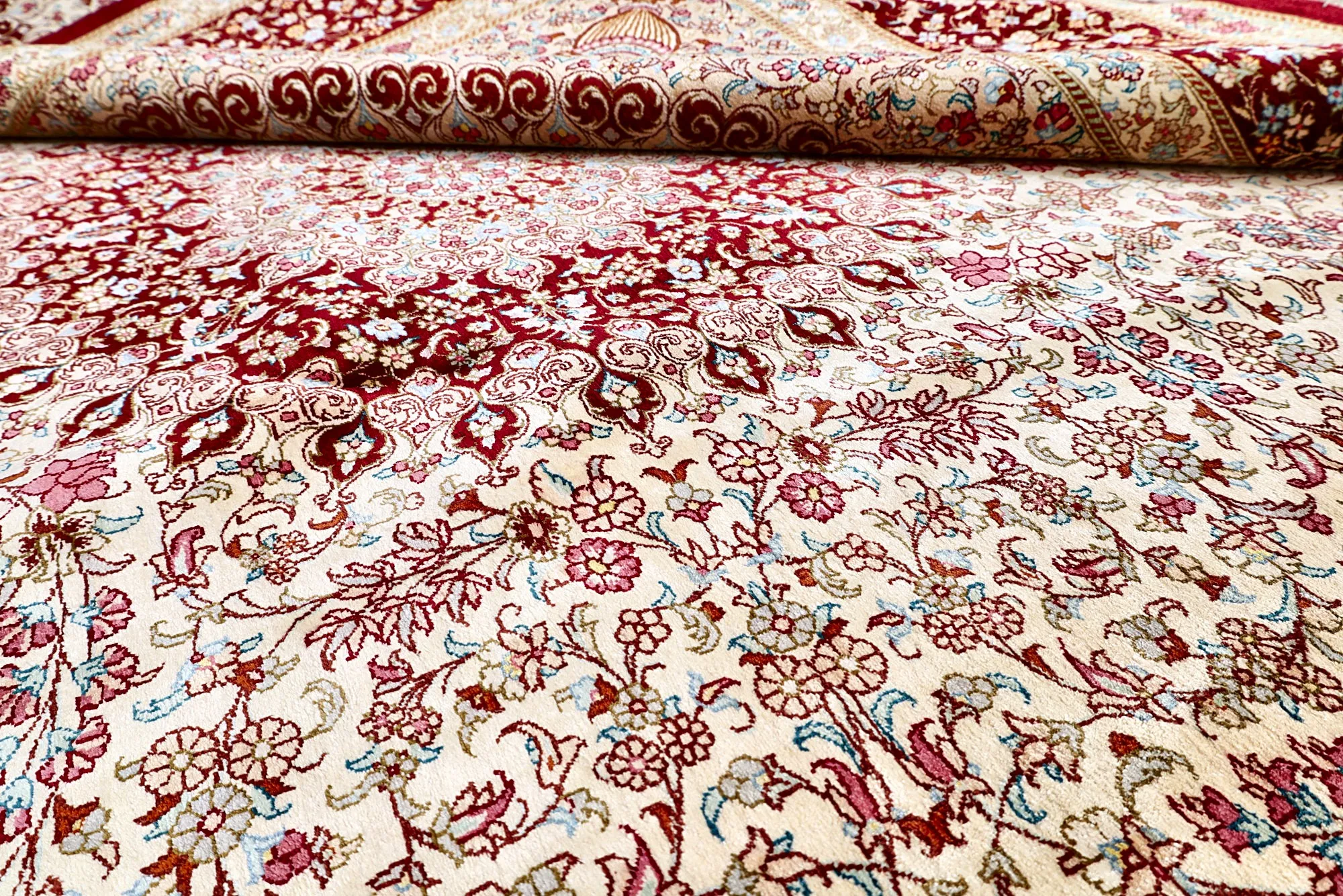 118133-09 Hand-Knotted Silk Qom Persian Rug, 193 × 193 cm