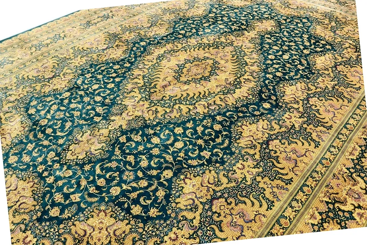 118134-09 Qom Persian Rug — hand-knotted, 325 × 255 cm, Silk